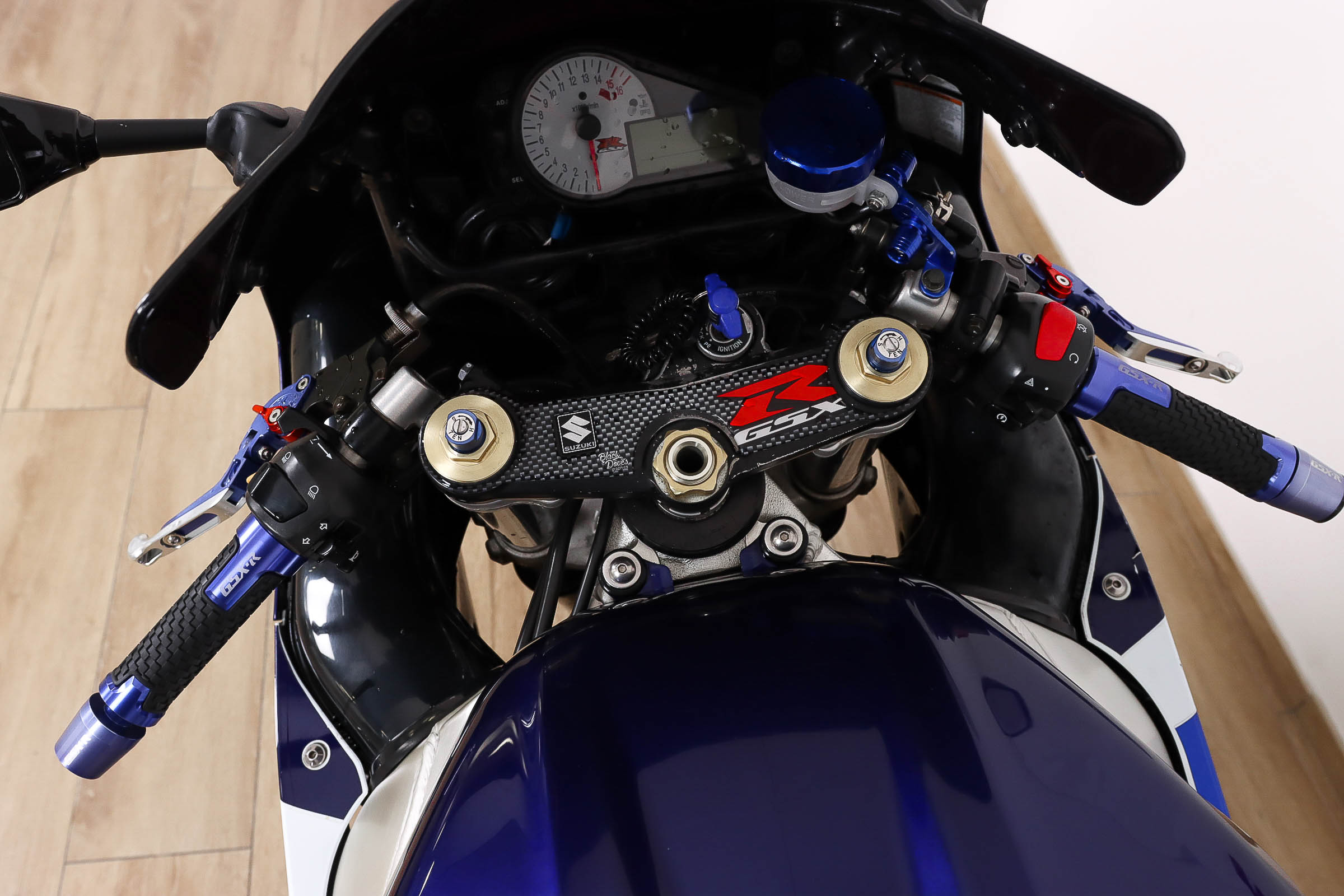 SUZUKI GSX R600SUZUKI9 SUZUKI GSX R600SUZUKI9