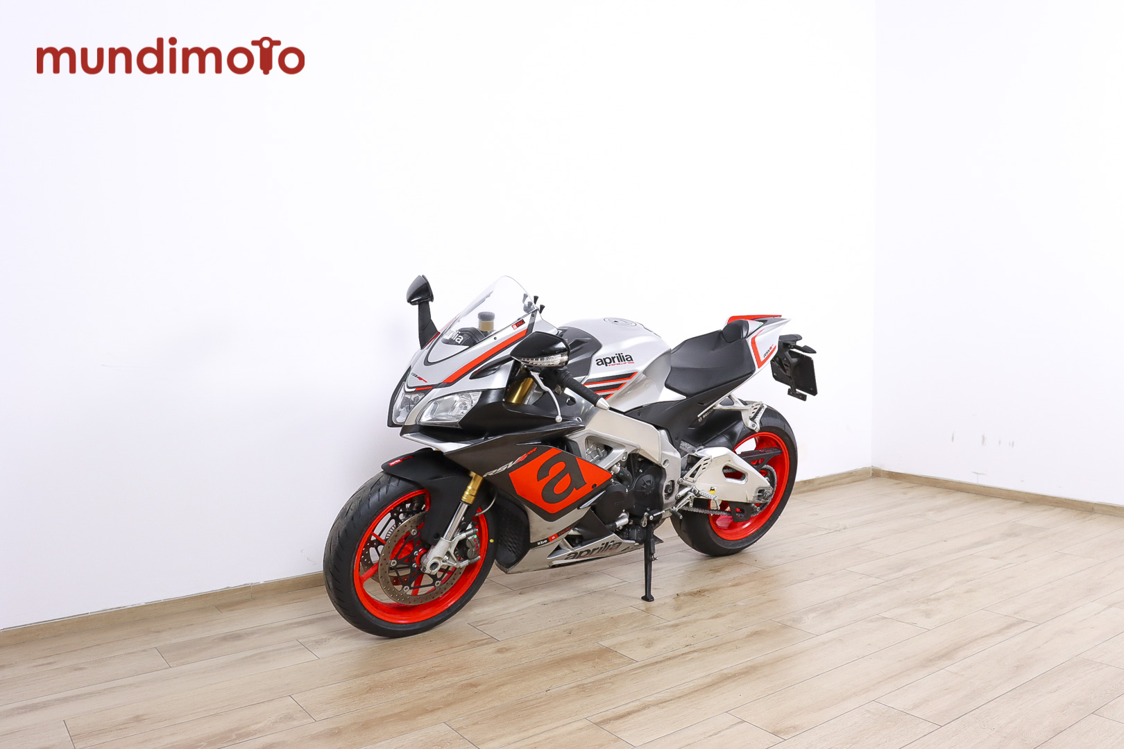 APRILIA RSV4 RR promoAPRILIA7 APRILIA RSV4 RR promoAPRILIA7