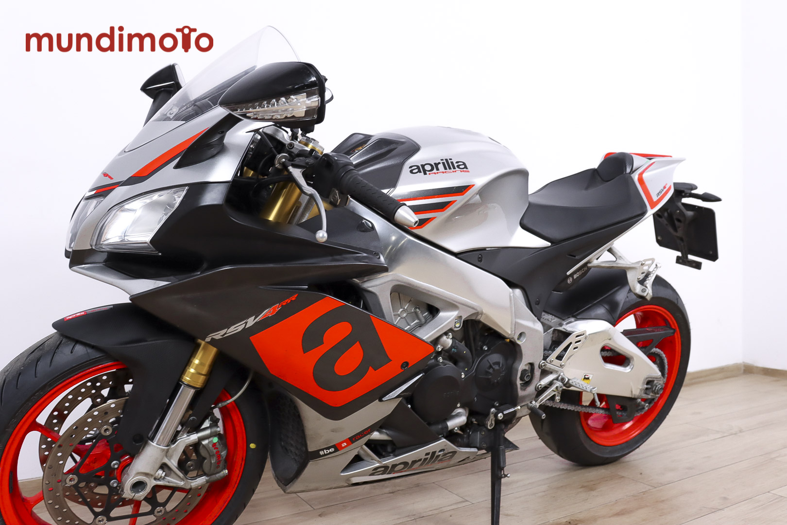 APRILIA RSV4 RR promoAPRILIA8 APRILIA RSV4 RR promoAPRILIA8