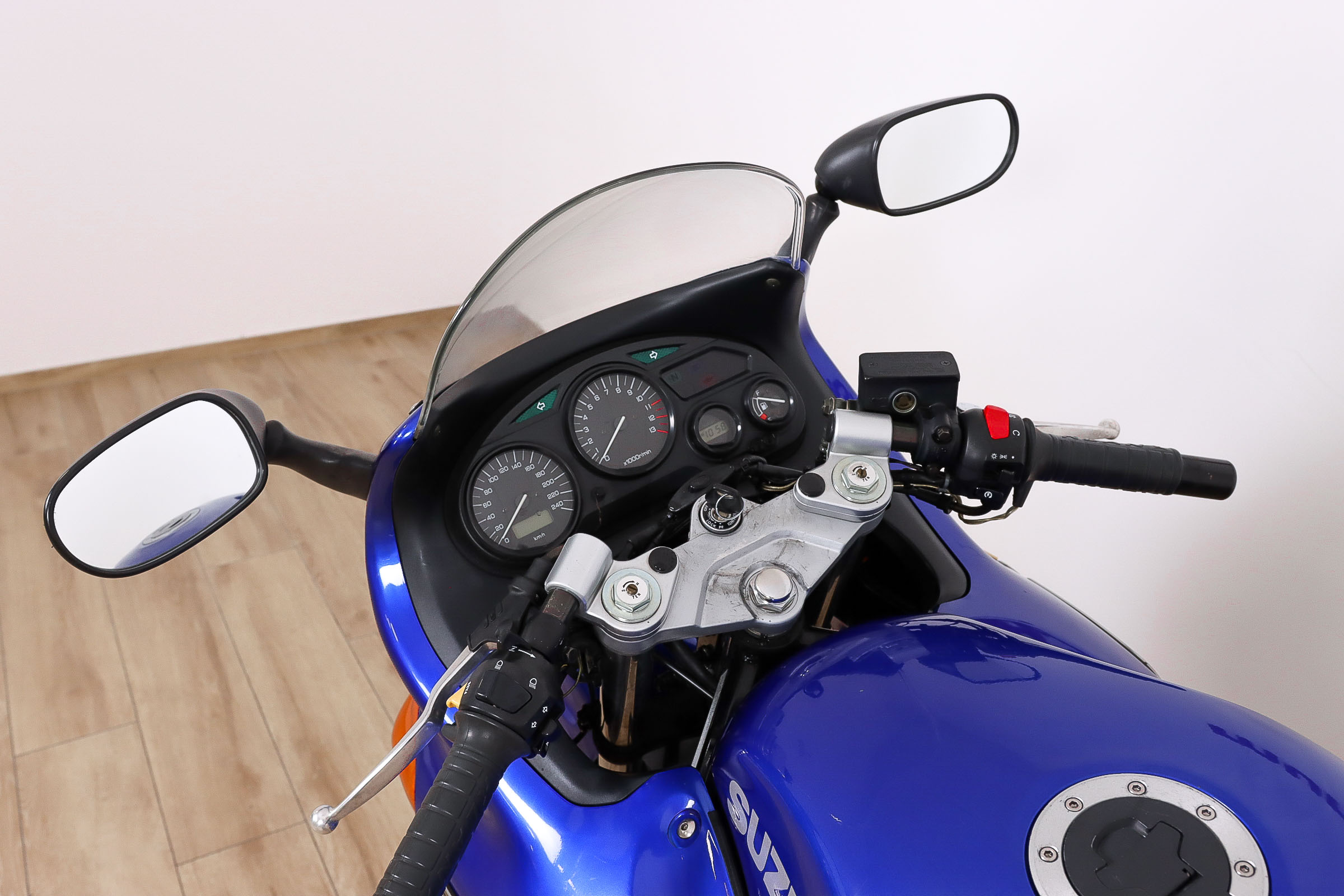 SUZUKI GSX 600F promoSUZUKI12 SUZUKI GSX 600F promoSUZUKI12