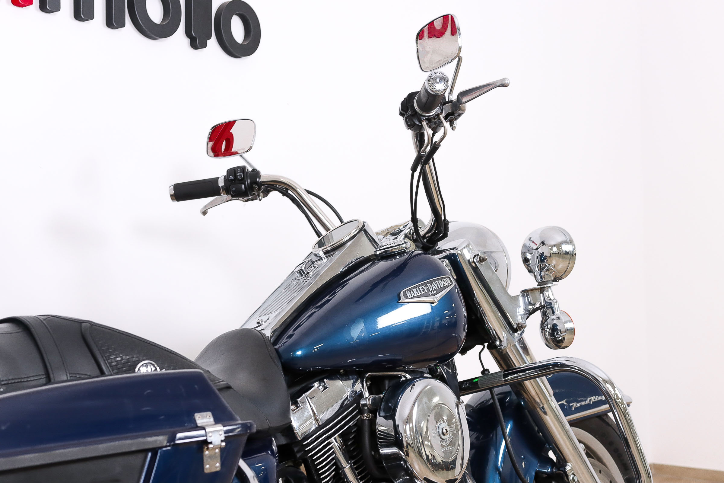HARLEY DAVIDSON Touring Road KingHARLEY DAVIDSON6 HARLEY DAVIDSON Touring Road KingHARLEY DAVIDSON6