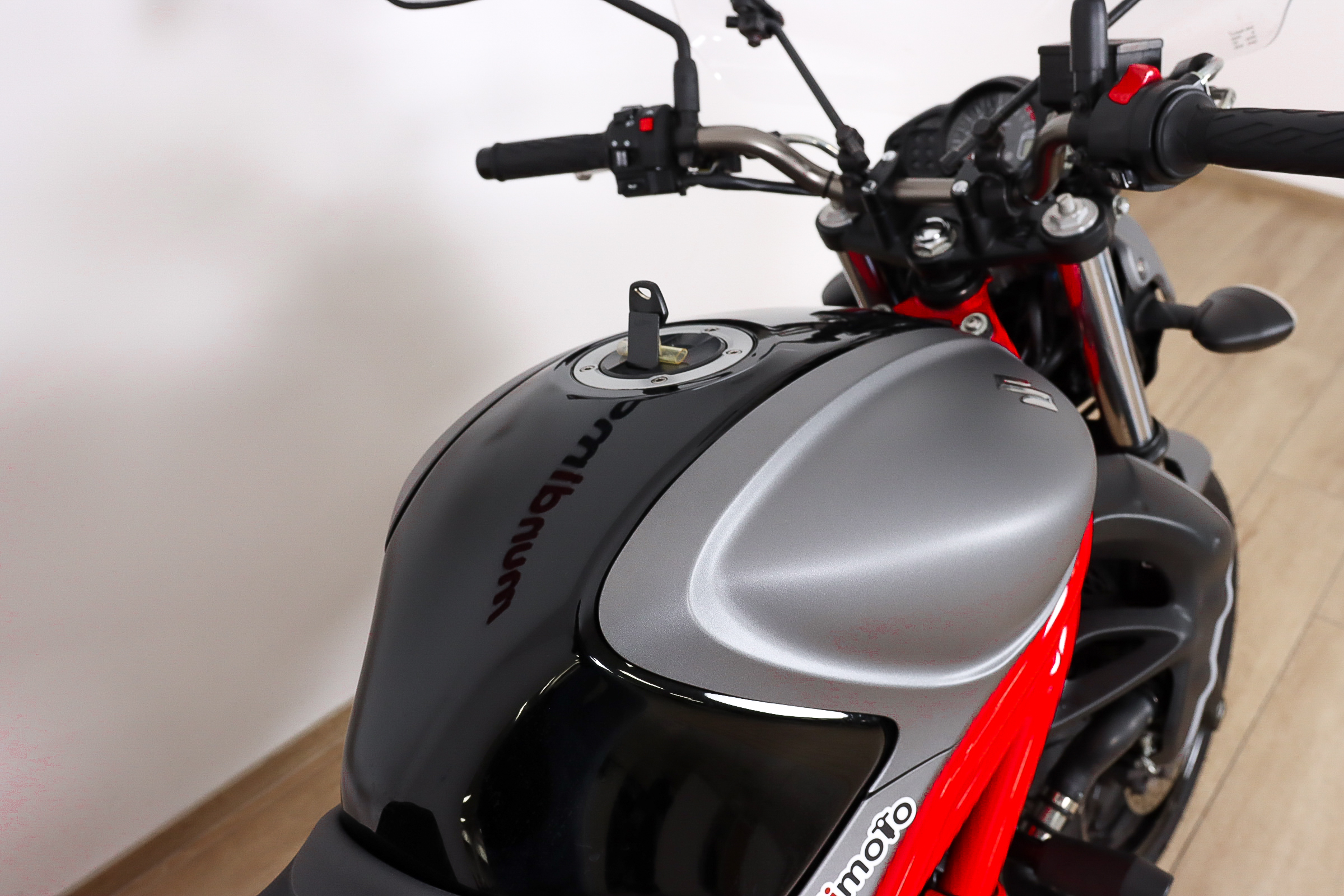 SUZUKI Gladius 650 ABSSUZUKI5 SUZUKI Gladius 650 ABSSUZUKI5