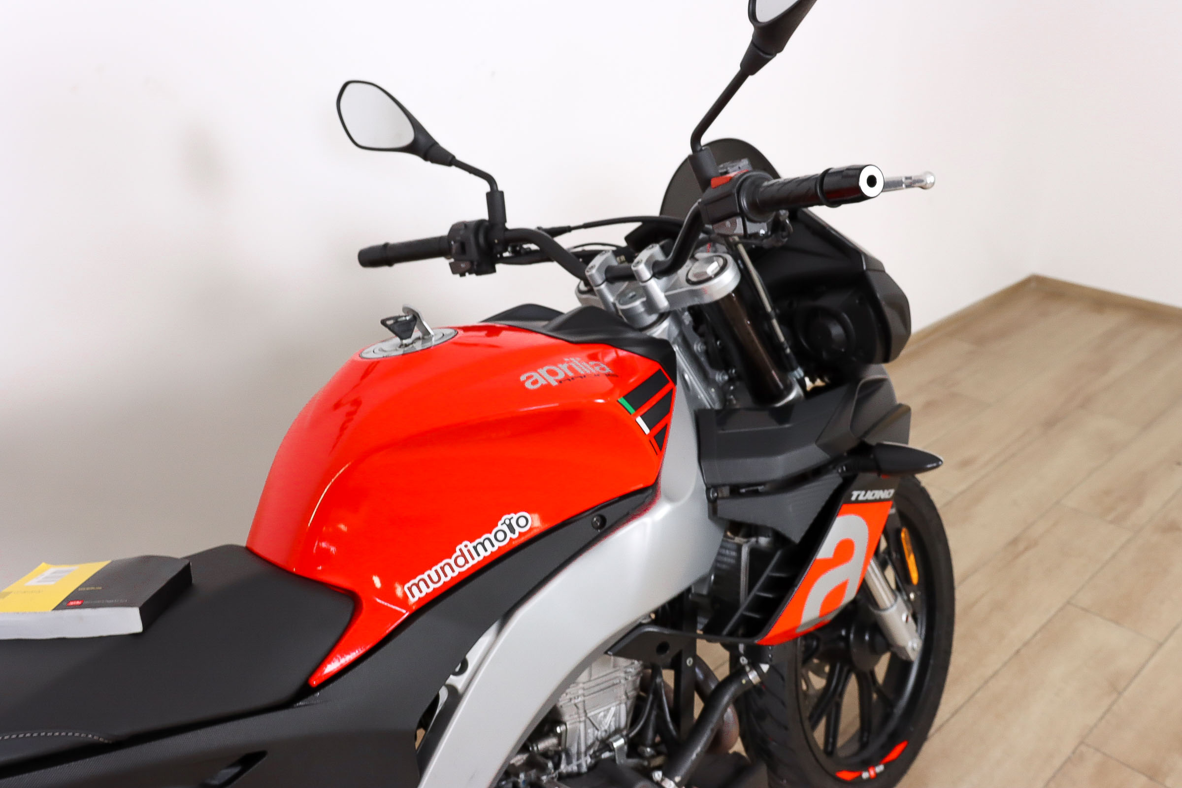 APRILIA Tuono 125APRILIA4 APRILIA Tuono 125APRILIA4