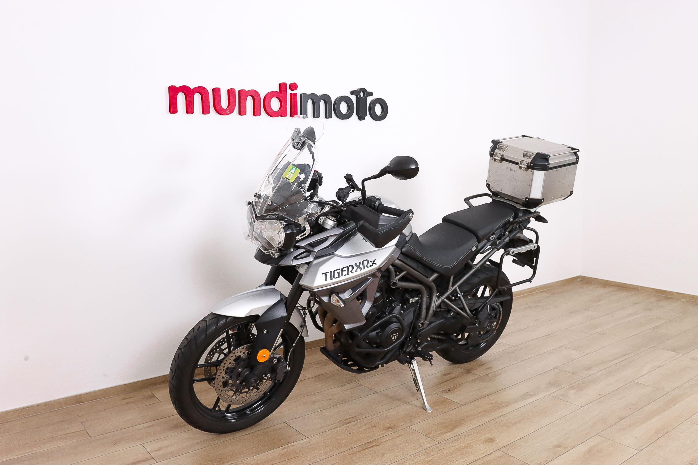 TRIUMPH TIGER 800 XRTRIUMPH9 TRIUMPH TIGER 800 XRTRIUMPH9