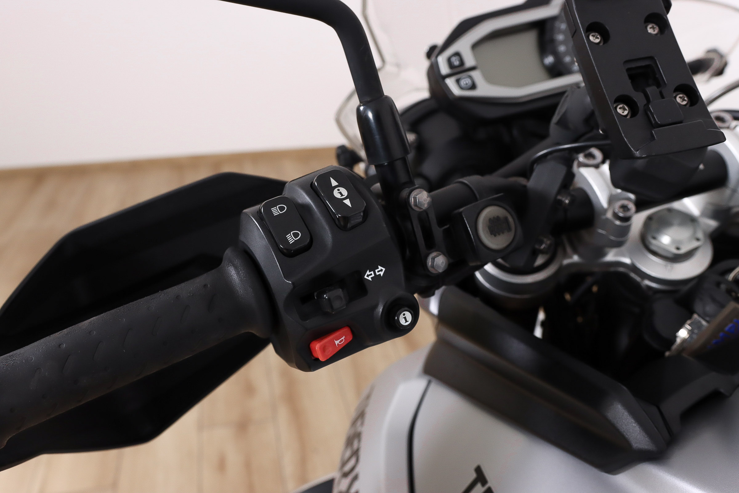TRIUMPH TIGER 800 XRTRIUMPH11 TRIUMPH TIGER 800 XRTRIUMPH11