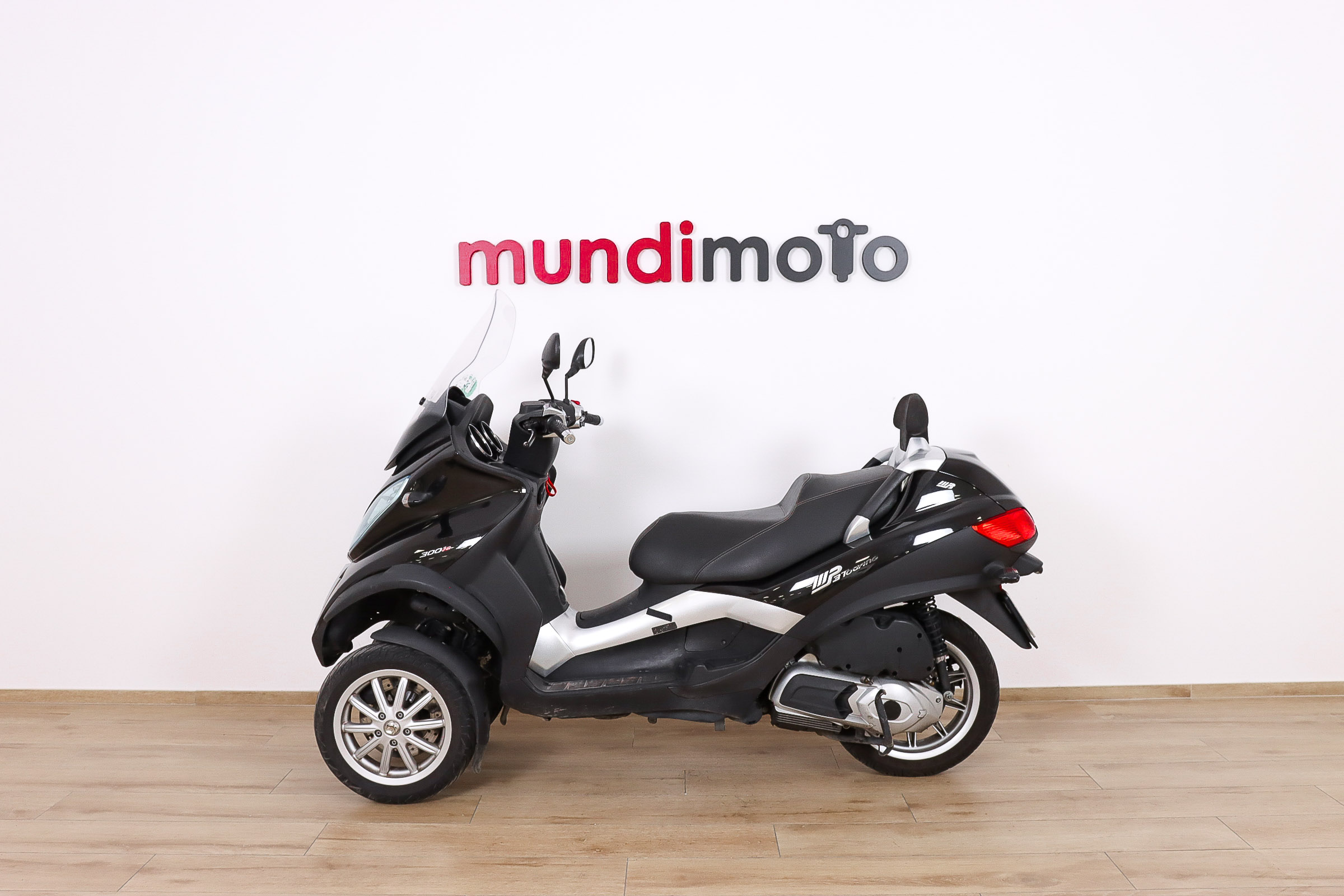 PIAGGIO MP3 LT 300 TouringPIAGGIO4 PIAGGIO MP3 LT 300 TouringPIAGGIO4
