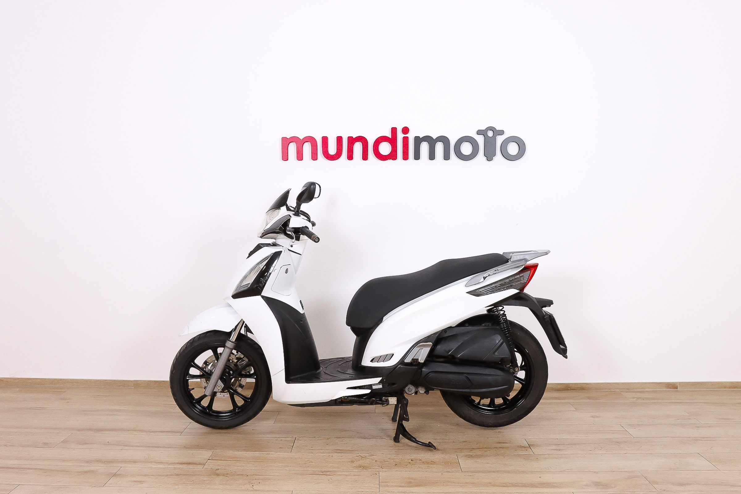 KYMCO People 125 GTi promoKYMCO5 KYMCO People 125 GTi promoKYMCO5