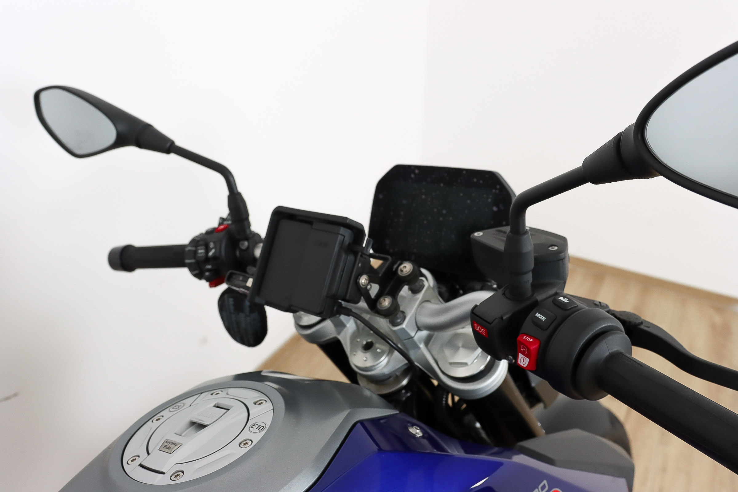 BMW F 900 RBMW6 BMW F 900 RBMW6