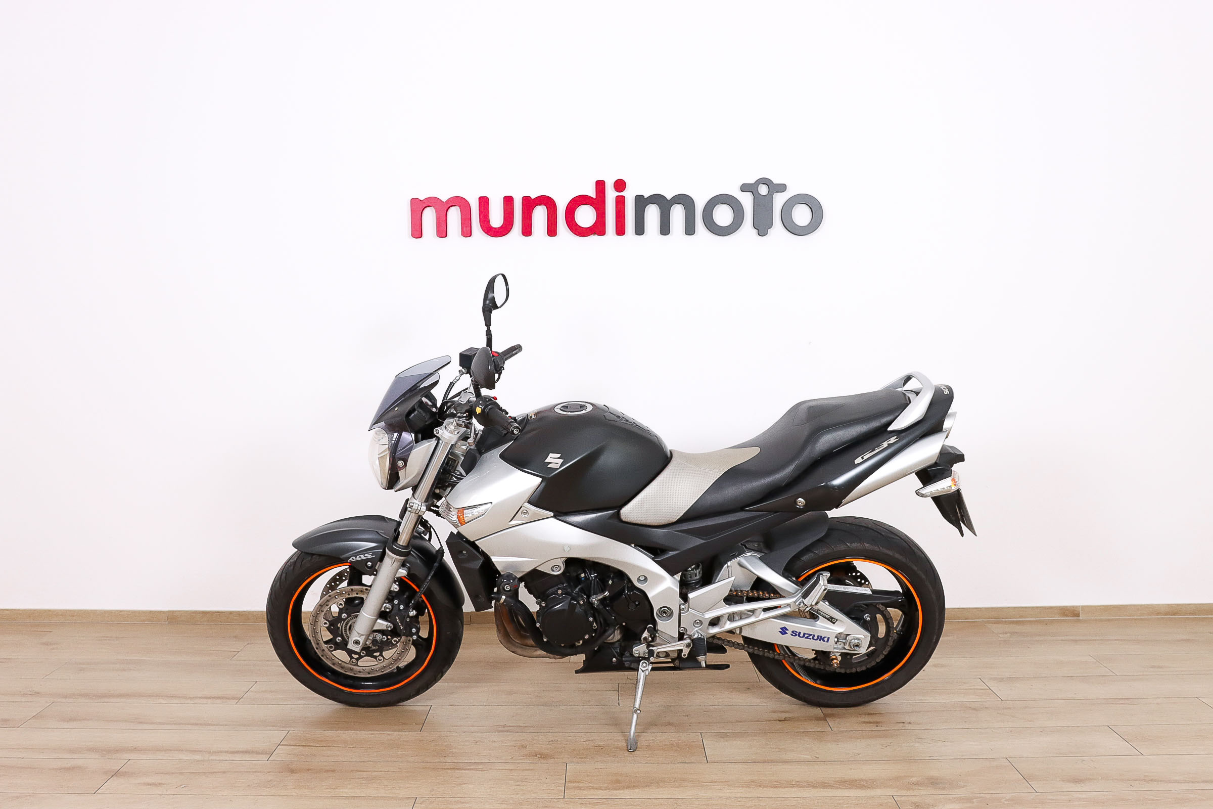 SUZUKI GSR 600 ABSSUZUKI7 SUZUKI GSR 600 ABSSUZUKI7