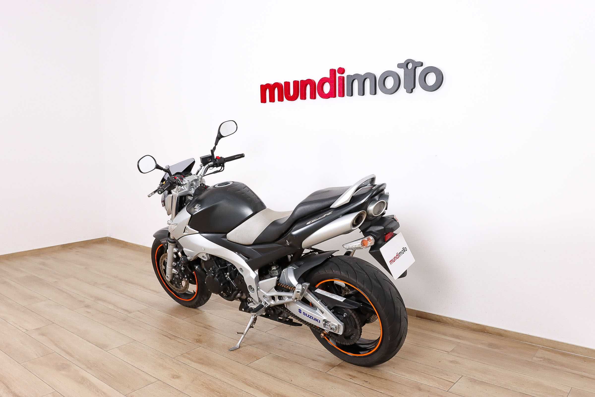 SUZUKI GSR 600 ABSSUZUKI8 SUZUKI GSR 600 ABSSUZUKI8
