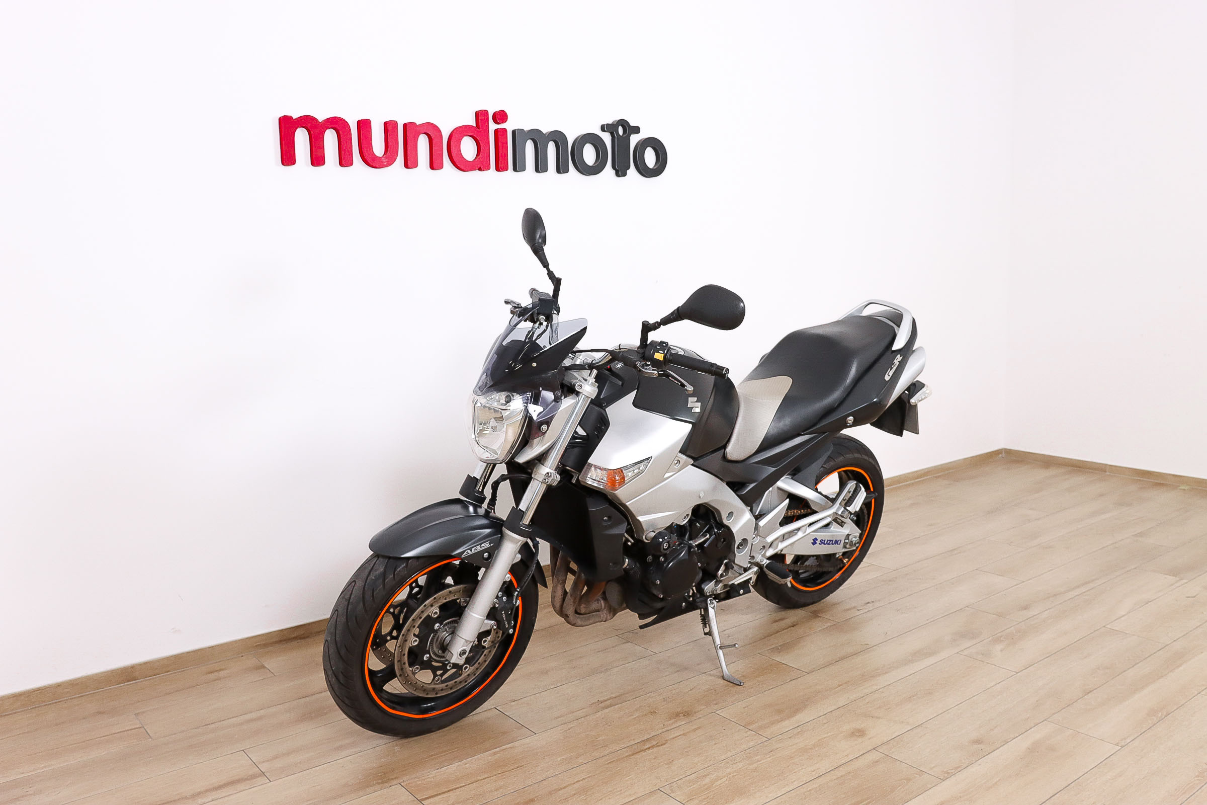 SUZUKI GSR 600 ABSSUZUKI9 SUZUKI GSR 600 ABSSUZUKI9