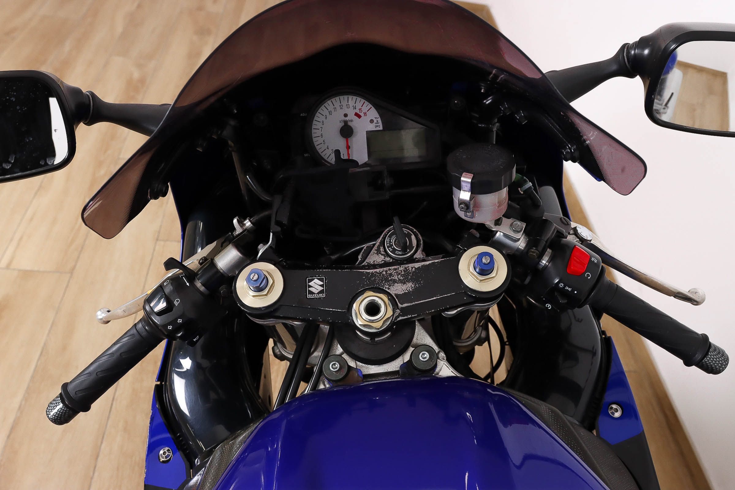 SUZUKI GSX R600SUZUKI10 SUZUKI GSX R600SUZUKI10