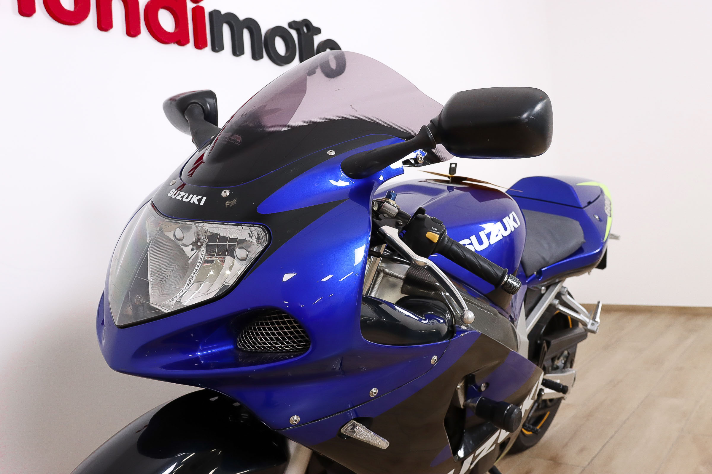 SUZUKI GSX R600SUZUKI11 SUZUKI GSX R600SUZUKI11