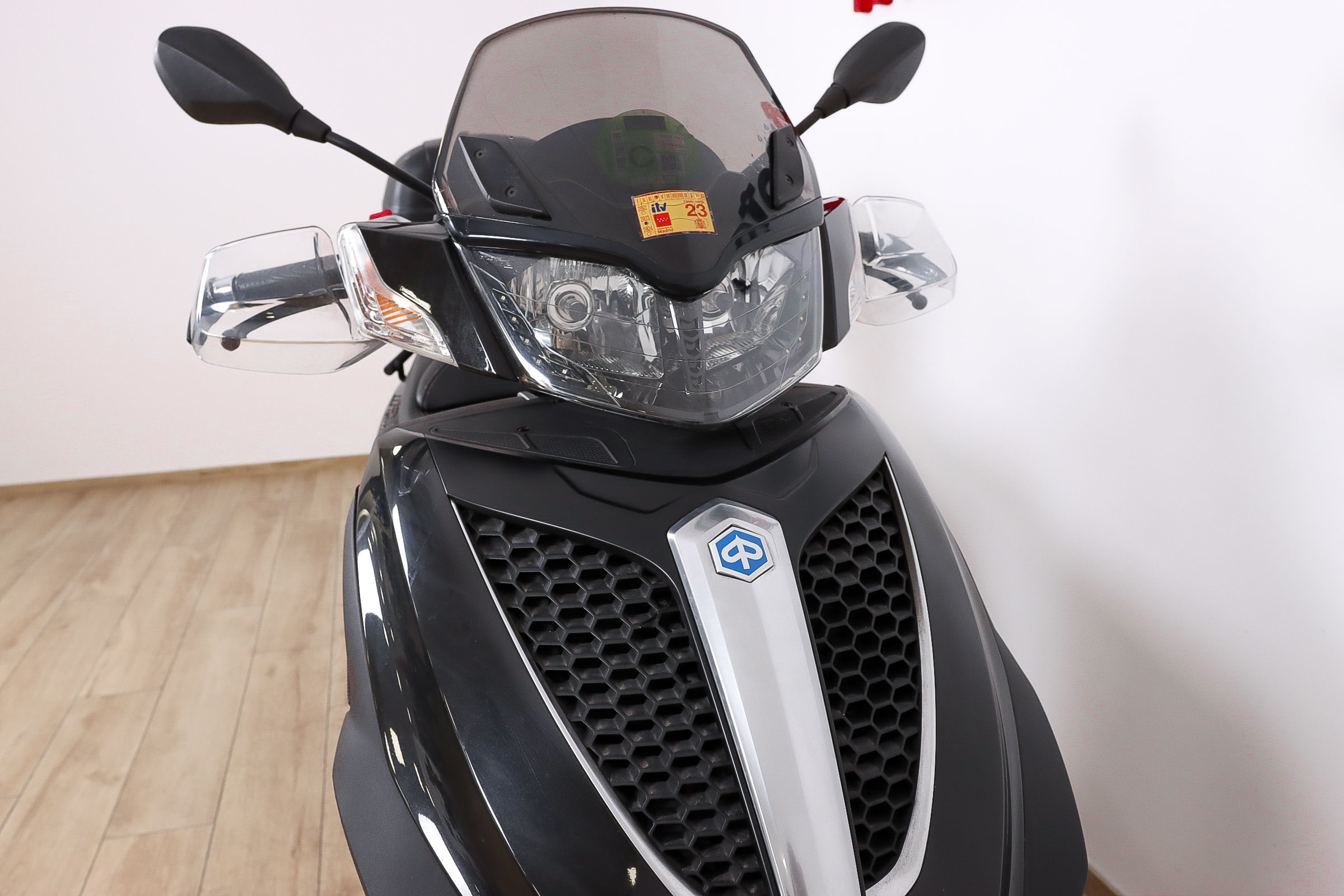 PIAGGIO MP3 300 YourbanPIAGGIO3 PIAGGIO MP3 300 YourbanPIAGGIO3