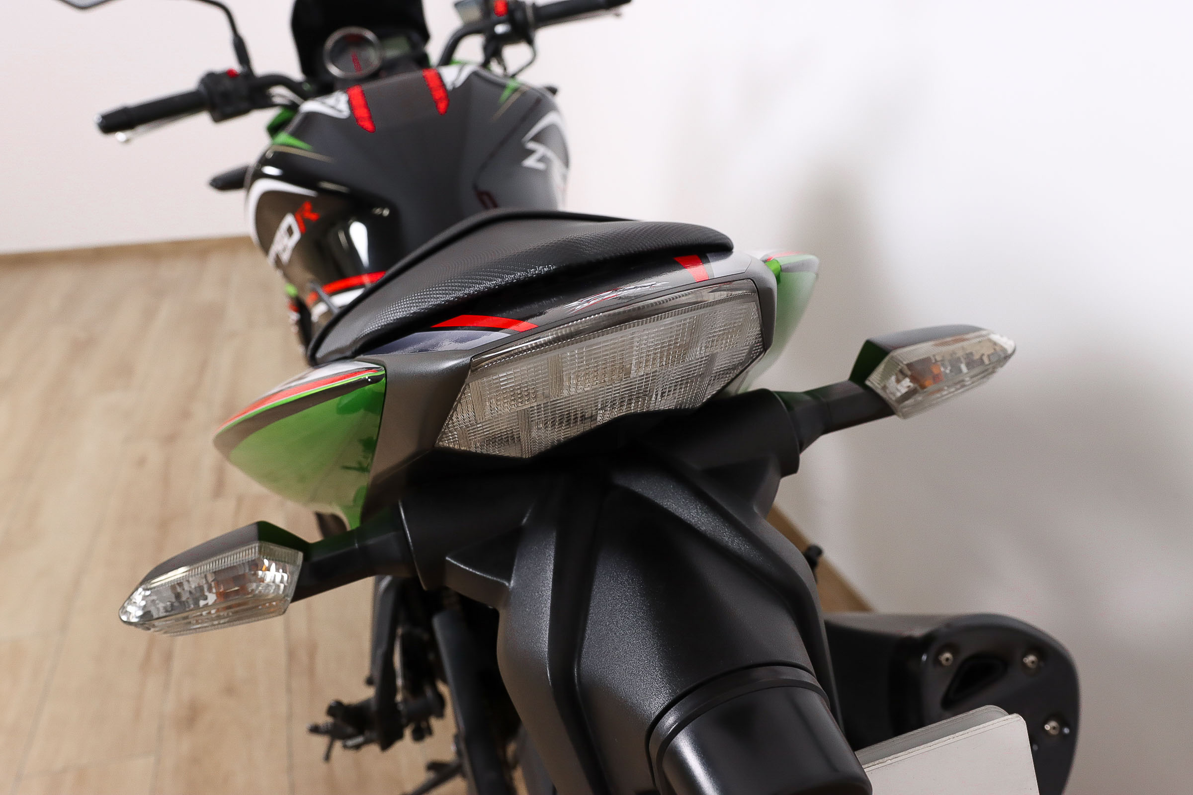 KAWASAKI Z 750RKAWASAKI8 KAWASAKI Z 750RKAWASAKI8