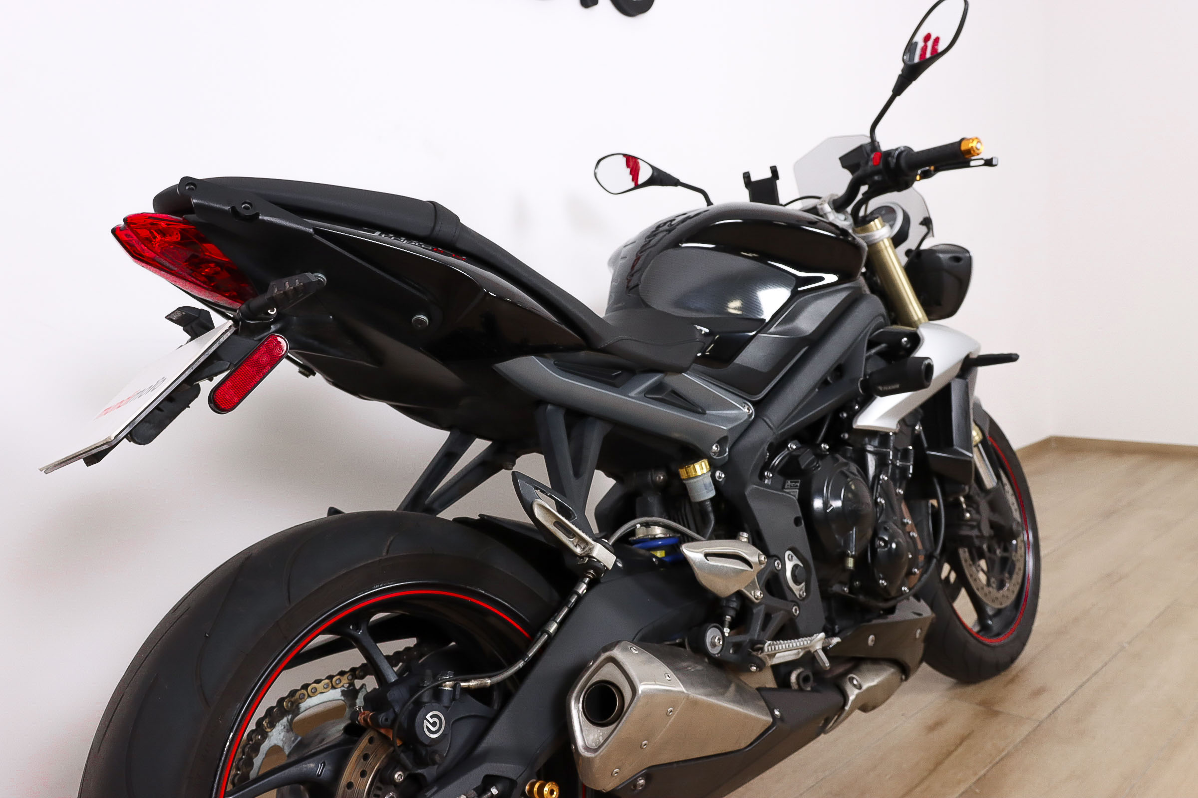 TRIUMPH STREET TRIPLETRIUMPH4 TRIUMPH STREET TRIPLETRIUMPH4