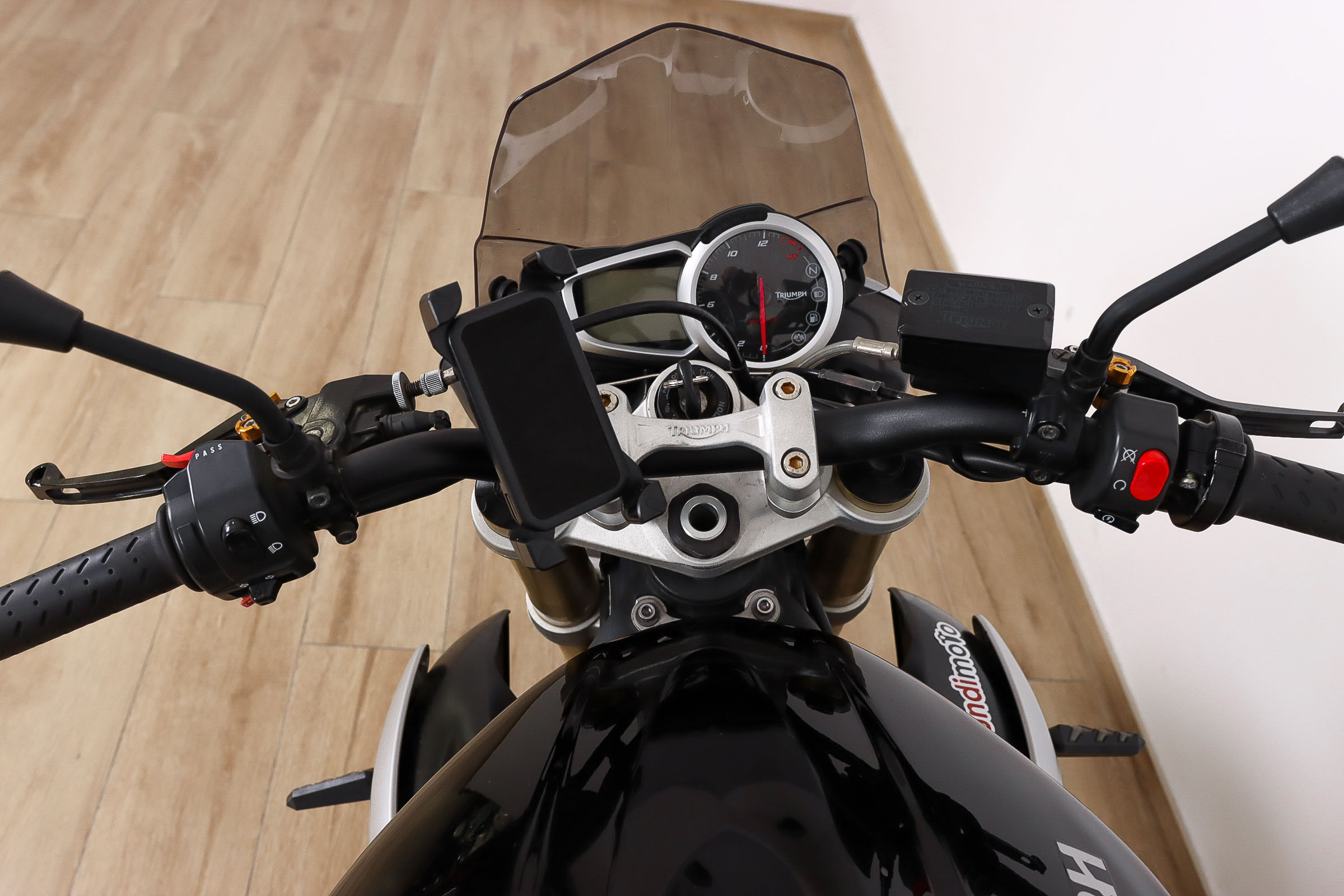 TRIUMPH STREET TRIPLETRIUMPH9 TRIUMPH STREET TRIPLETRIUMPH9