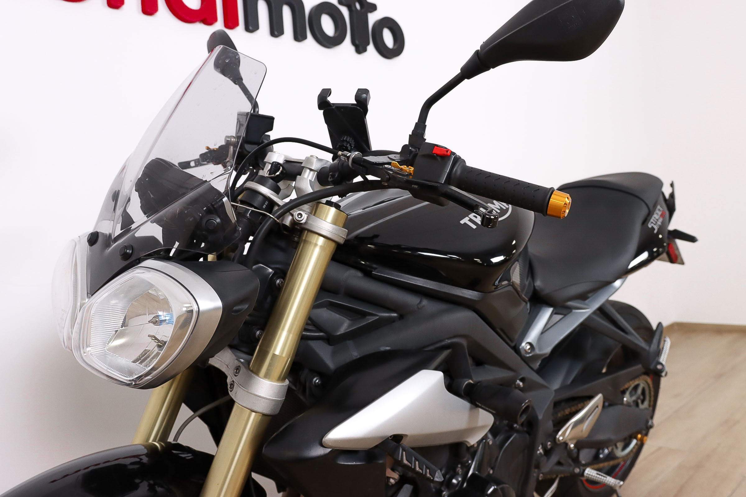 TRIUMPH STREET TRIPLETRIUMPH10 TRIUMPH STREET TRIPLETRIUMPH10