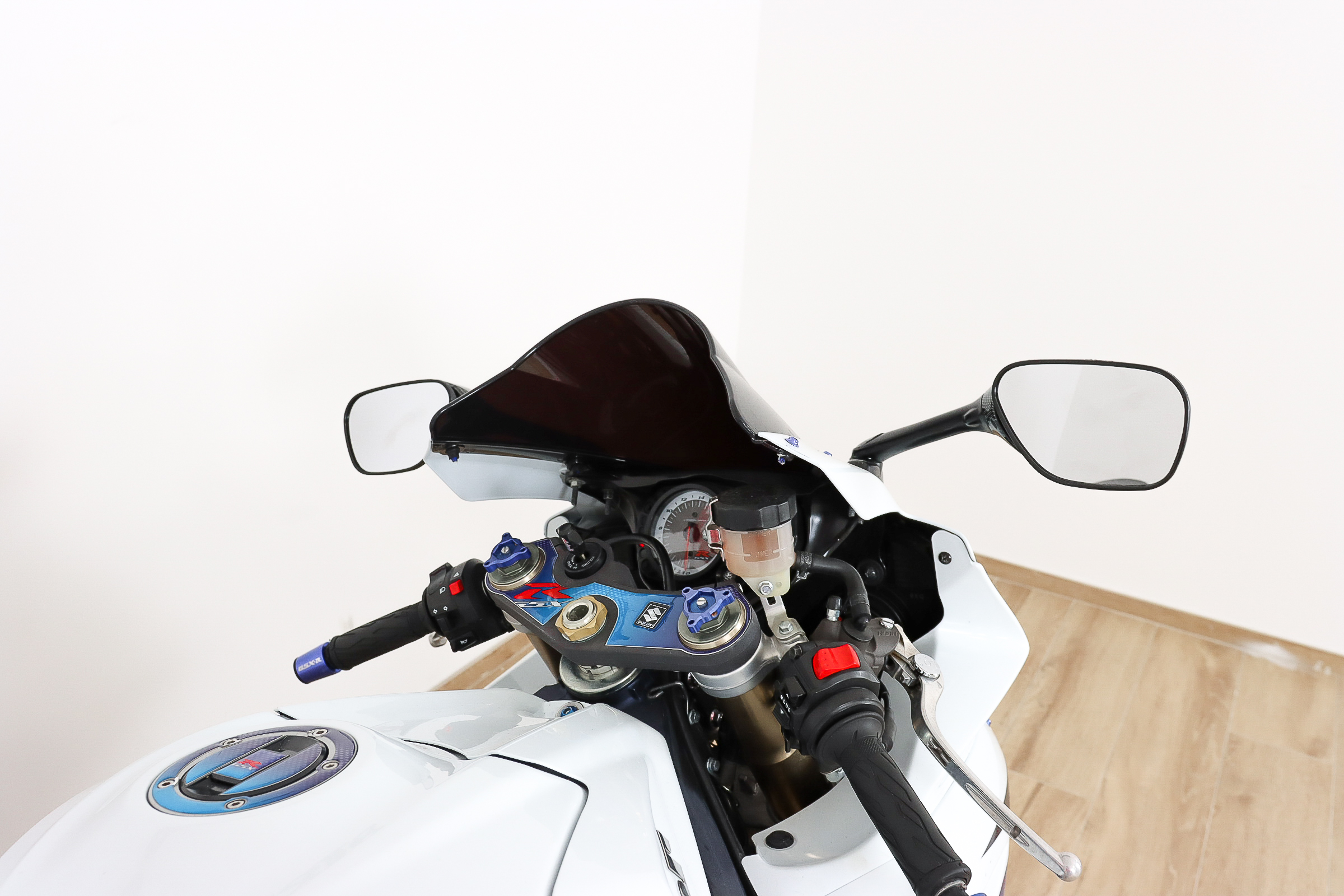 SUZUKI GSX R600 promoSUZUKI5 SUZUKI GSX R600 promoSUZUKI5
