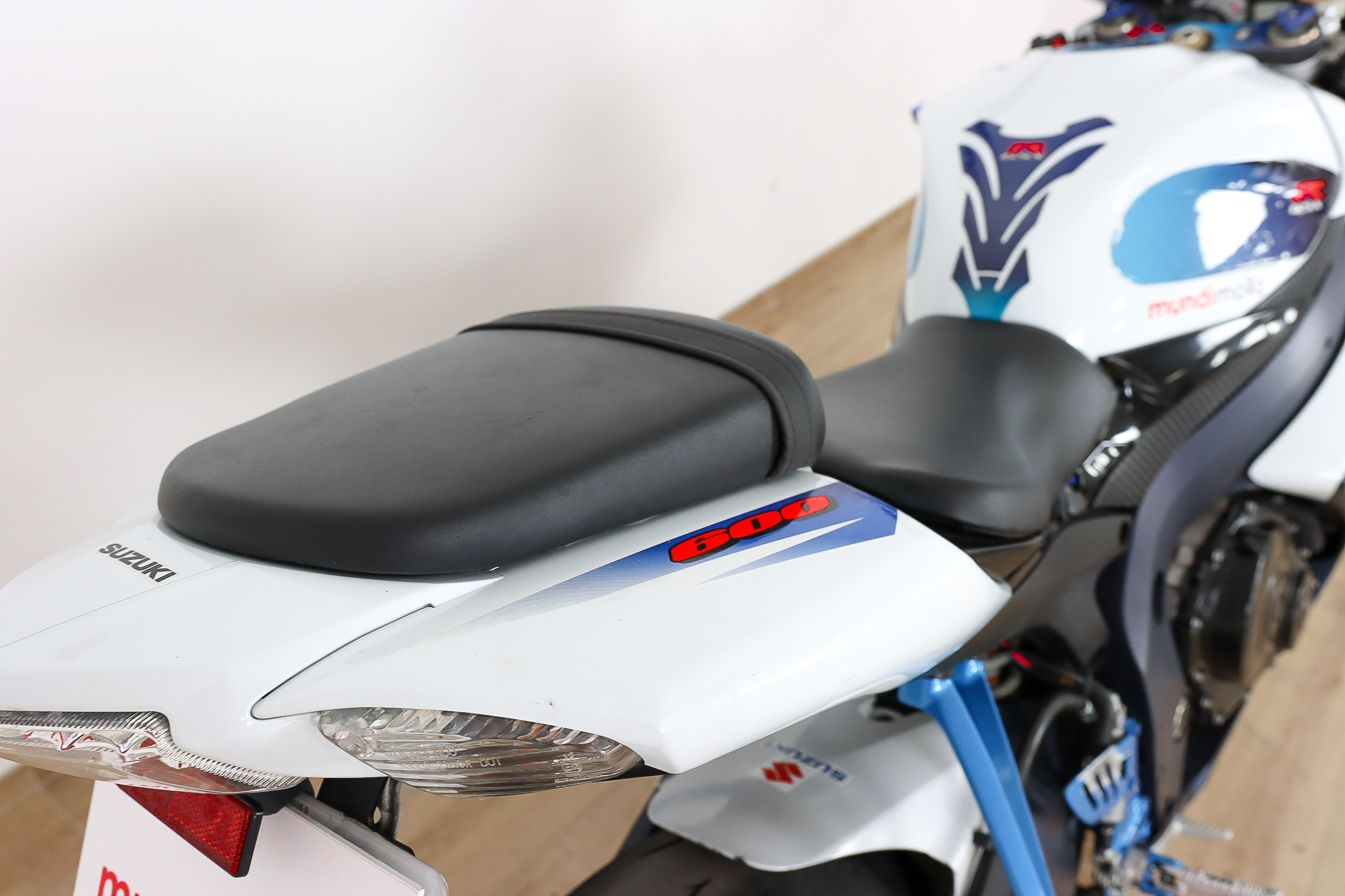 SUZUKI GSX R600 promoSUZUKI6 SUZUKI GSX R600 promoSUZUKI6