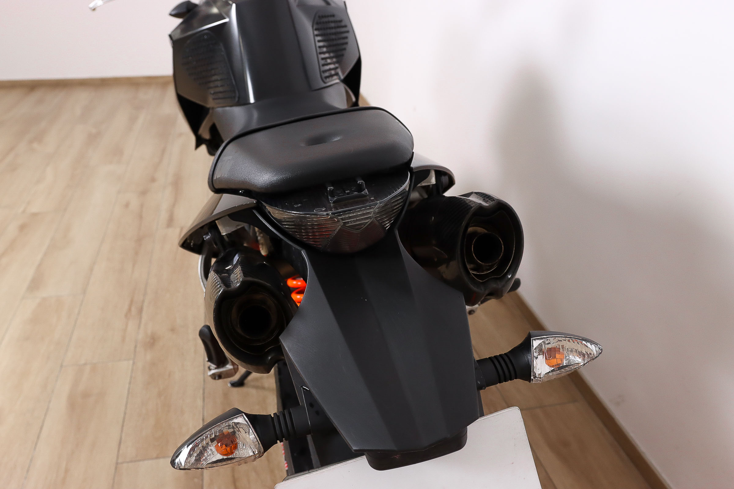 KTM 990 SUPER DUKEKTM8 KTM 990 SUPER DUKEKTM8