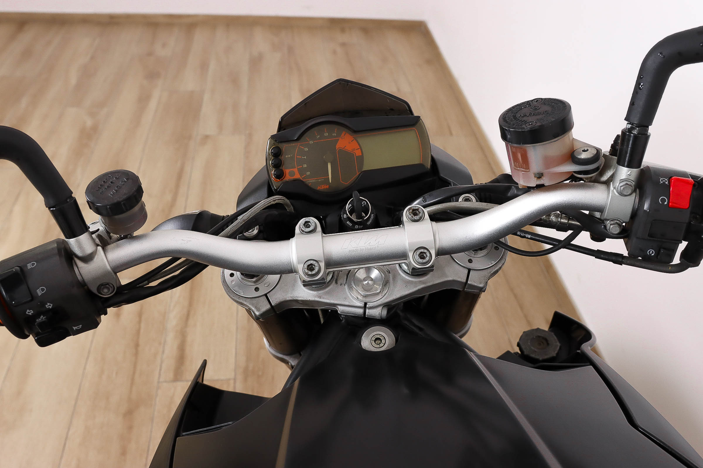 KTM 990 SUPER DUKEKTM9 KTM 990 SUPER DUKEKTM9