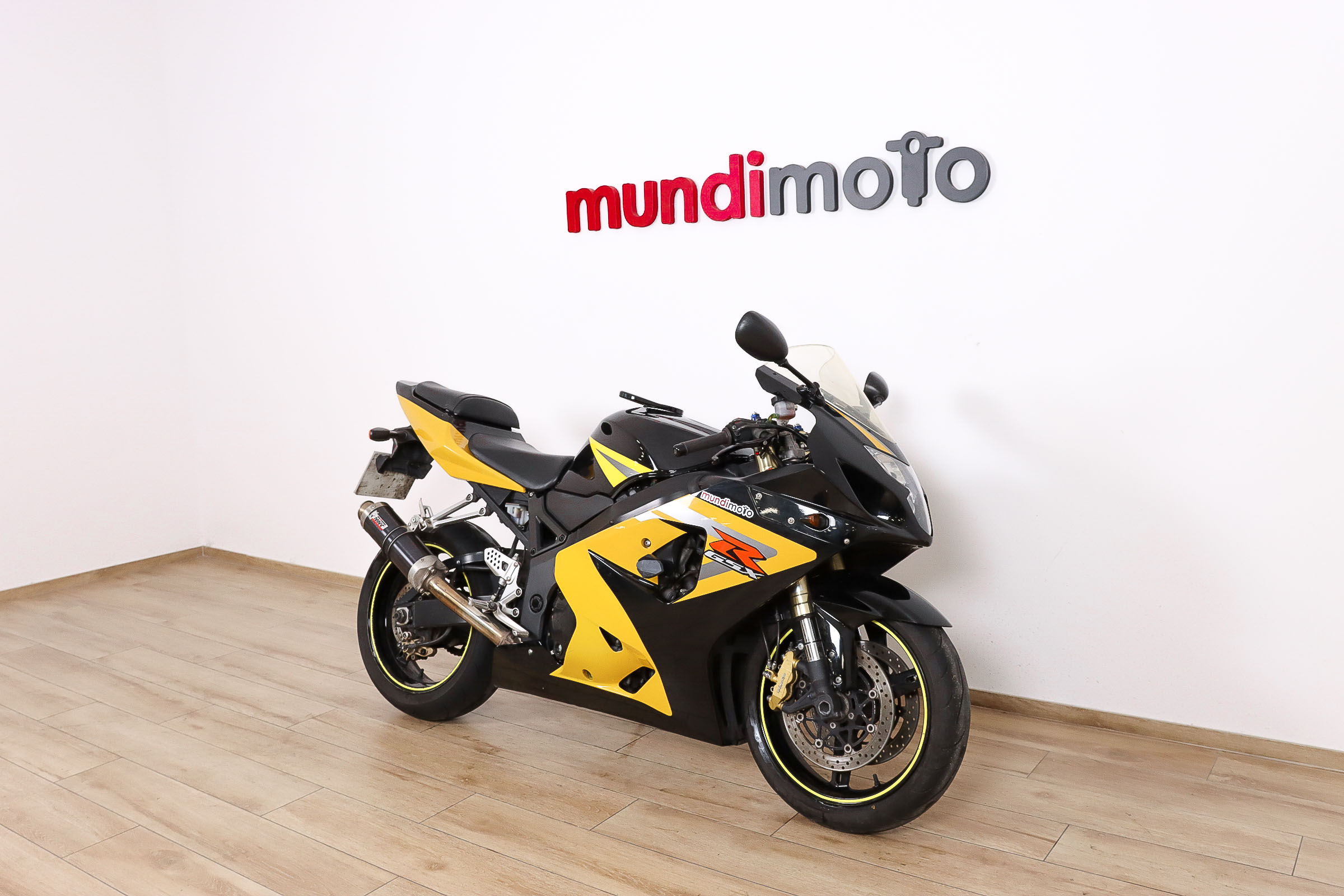 SUZUKI GSX R750SUZUKI1 SUZUKI GSX R750SUZUKI1