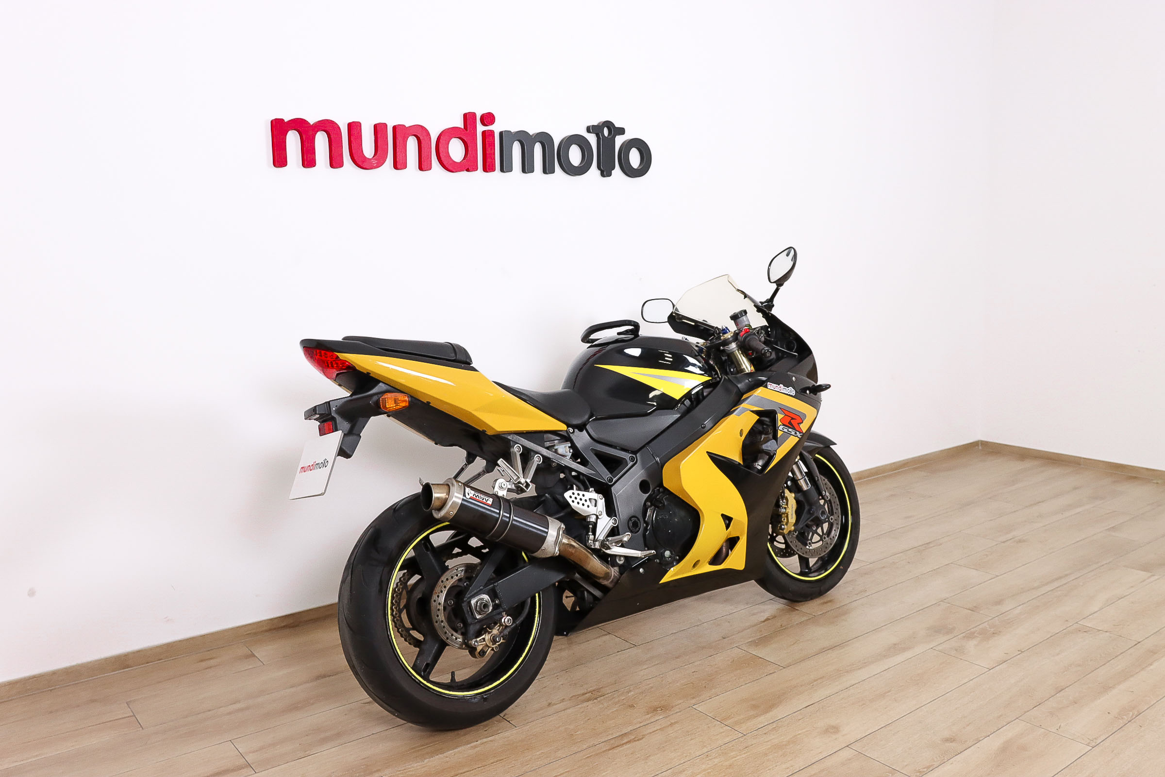 SUZUKI GSX R750SUZUKI2 SUZUKI GSX R750SUZUKI2