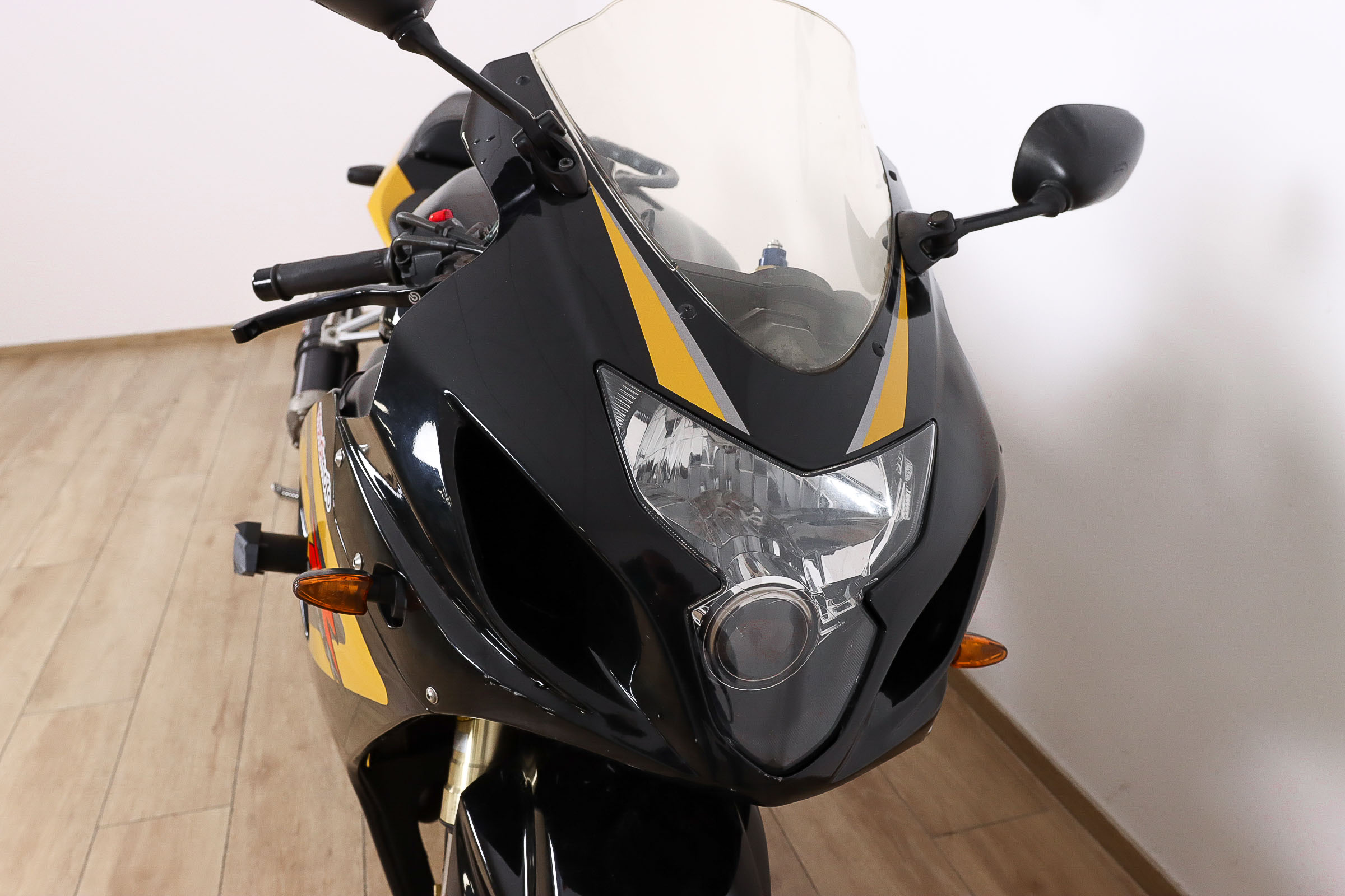 SUZUKI GSX R750SUZUKI3 SUZUKI GSX R750SUZUKI3