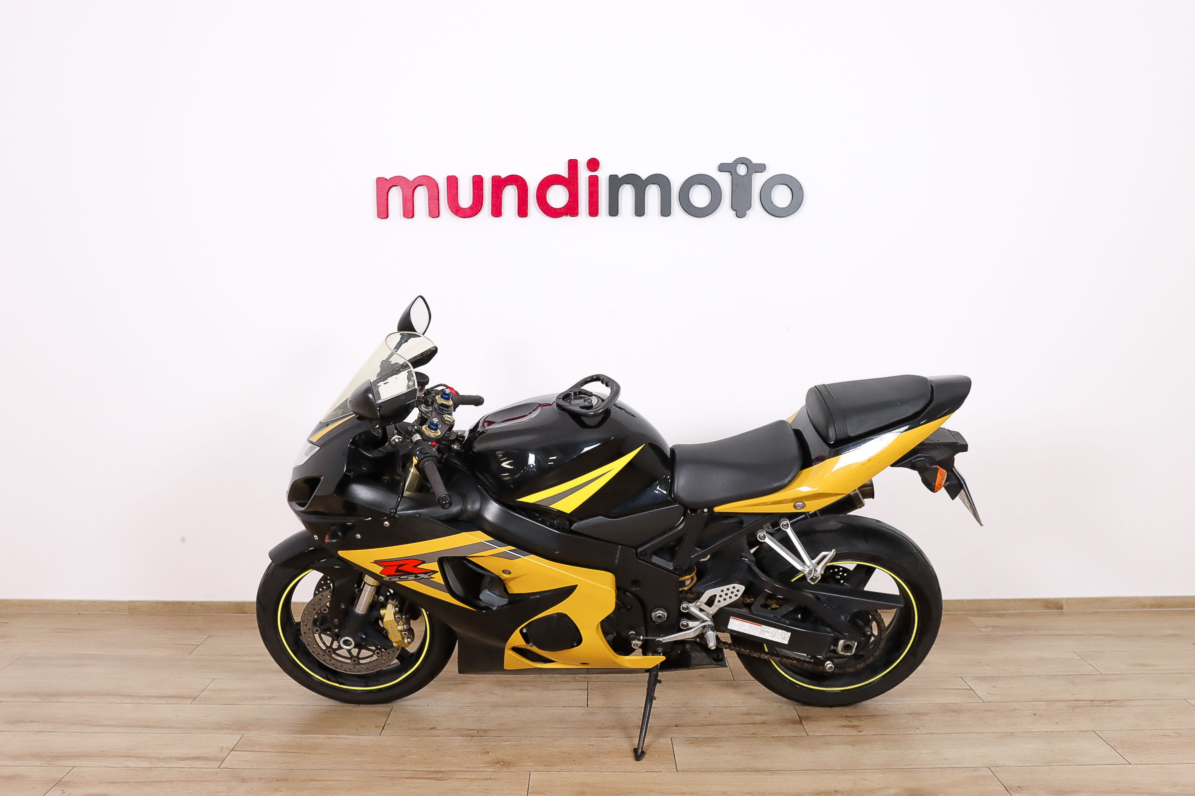 SUZUKI GSX R750SUZUKI5 SUZUKI GSX R750SUZUKI5