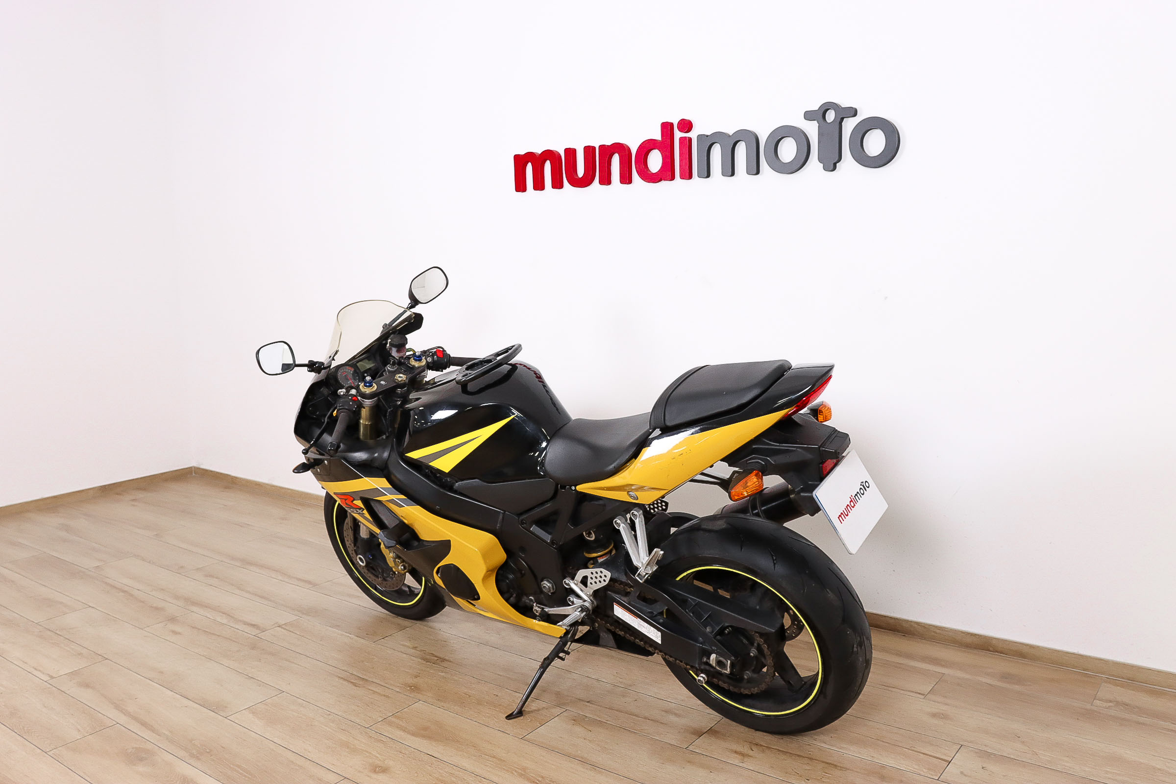 SUZUKI GSX R750SUZUKI6 SUZUKI GSX R750SUZUKI6