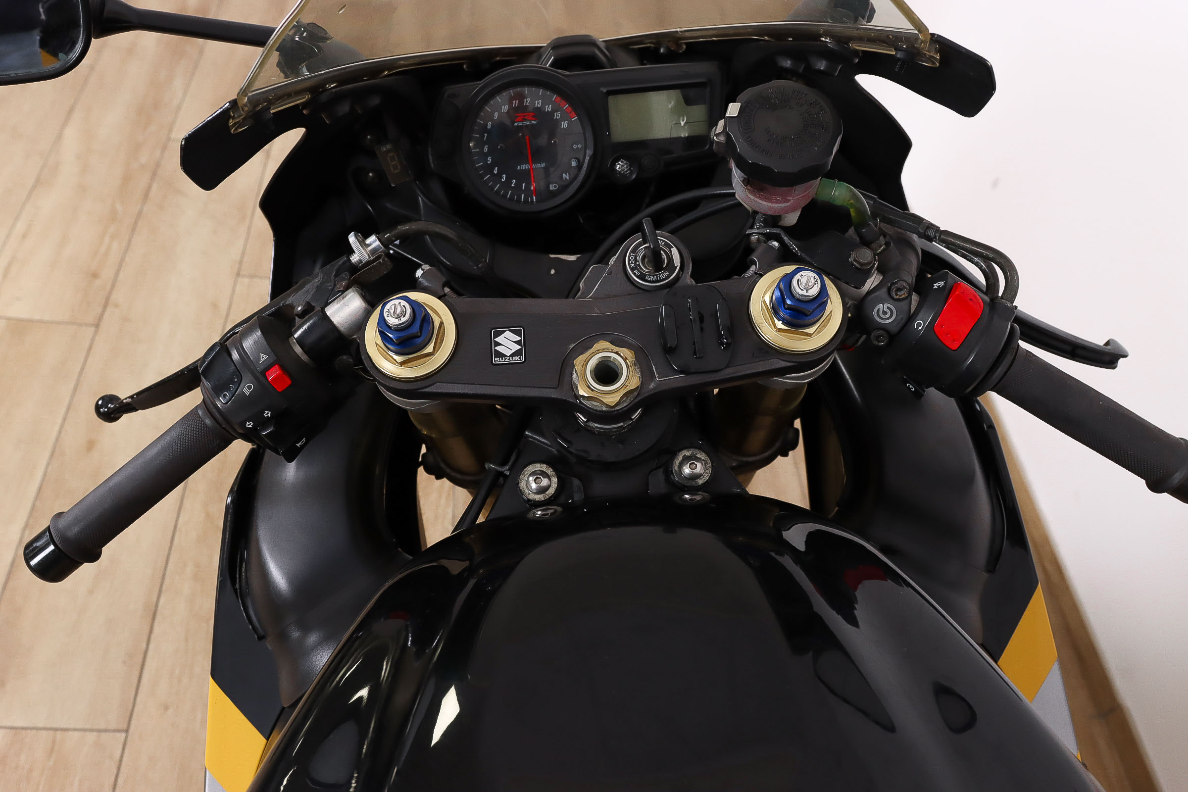 SUZUKI GSX R750SUZUKI9 SUZUKI GSX R750SUZUKI9