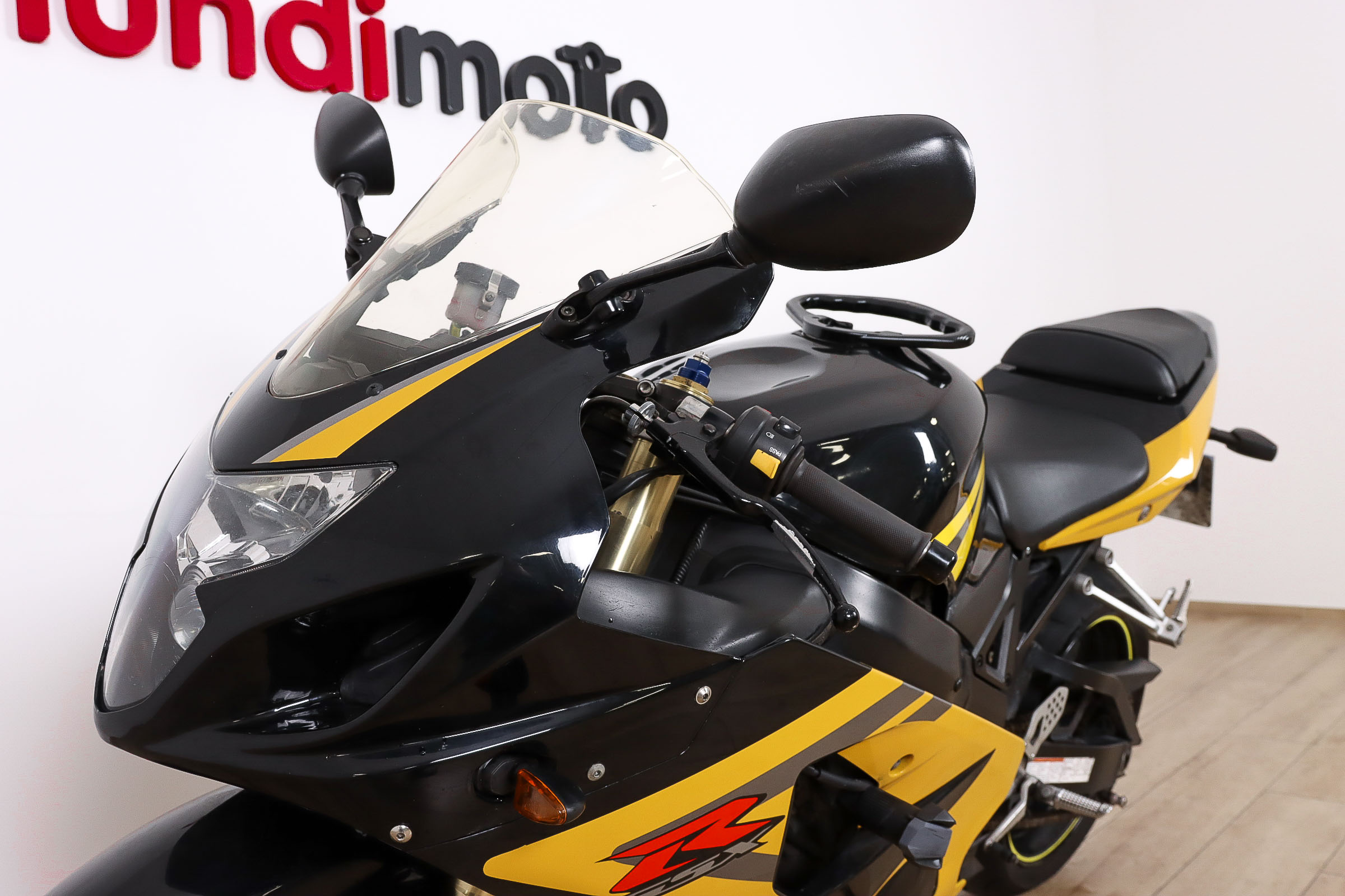 SUZUKI GSX R750SUZUKI10 SUZUKI GSX R750SUZUKI10