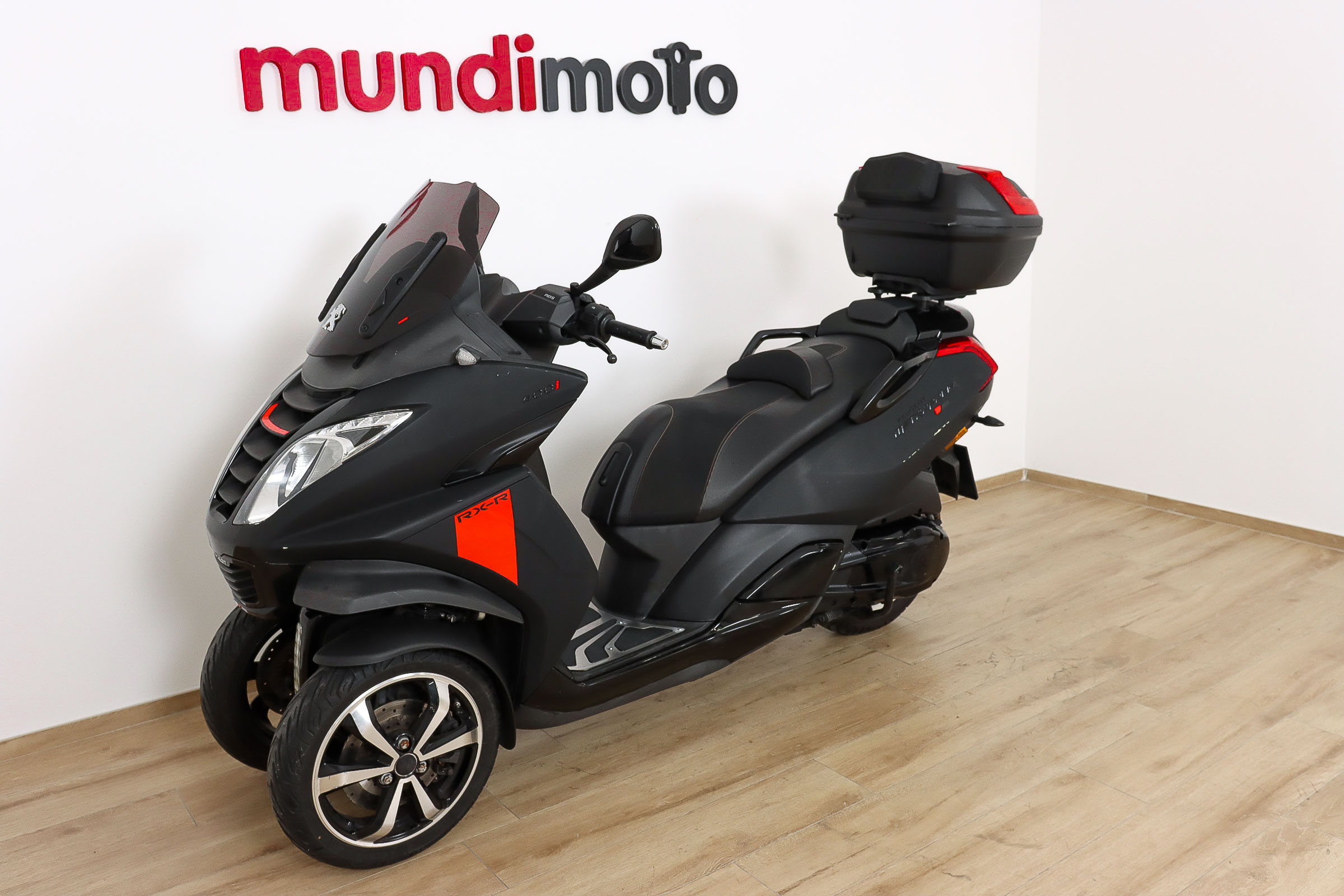 PEUGEOT Metropolis 400 promoPEUGEOT8 PEUGEOT Metropolis 400 promoPEUGEOT8