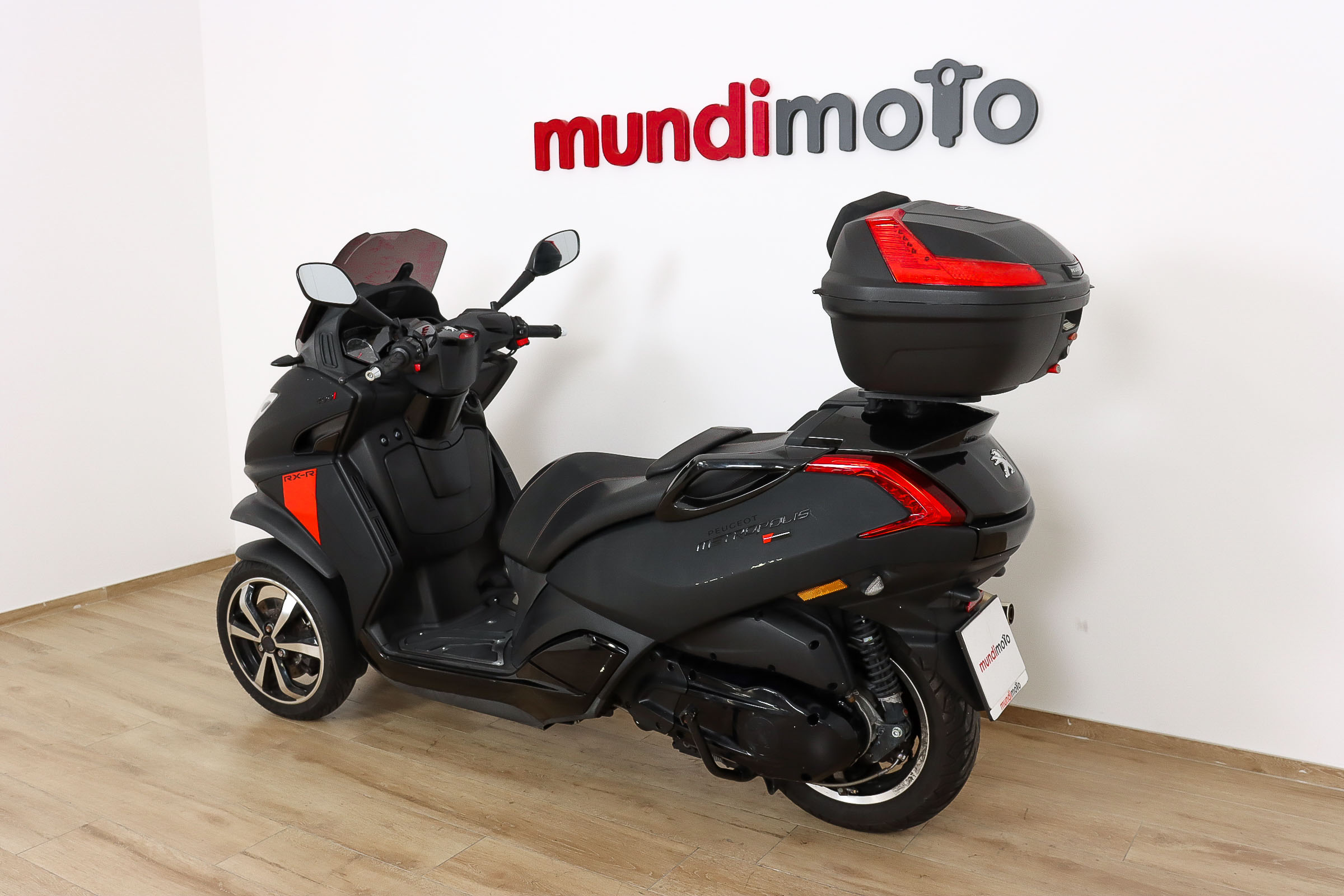 PEUGEOT Metropolis 400 promoPEUGEOT9 PEUGEOT Metropolis 400 promoPEUGEOT9