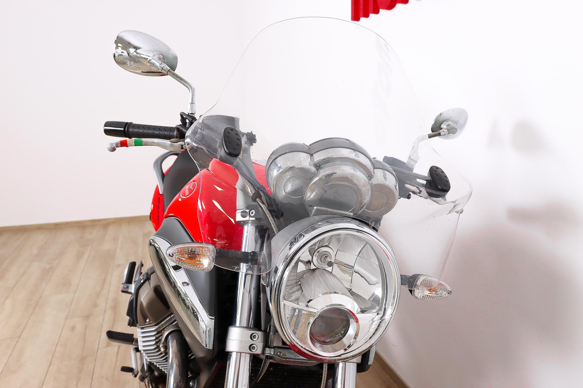 MOTO GUZZI Breva V1100MOTO GUZZI4 MOTO GUZZI Breva V1100MOTO GUZZI4
