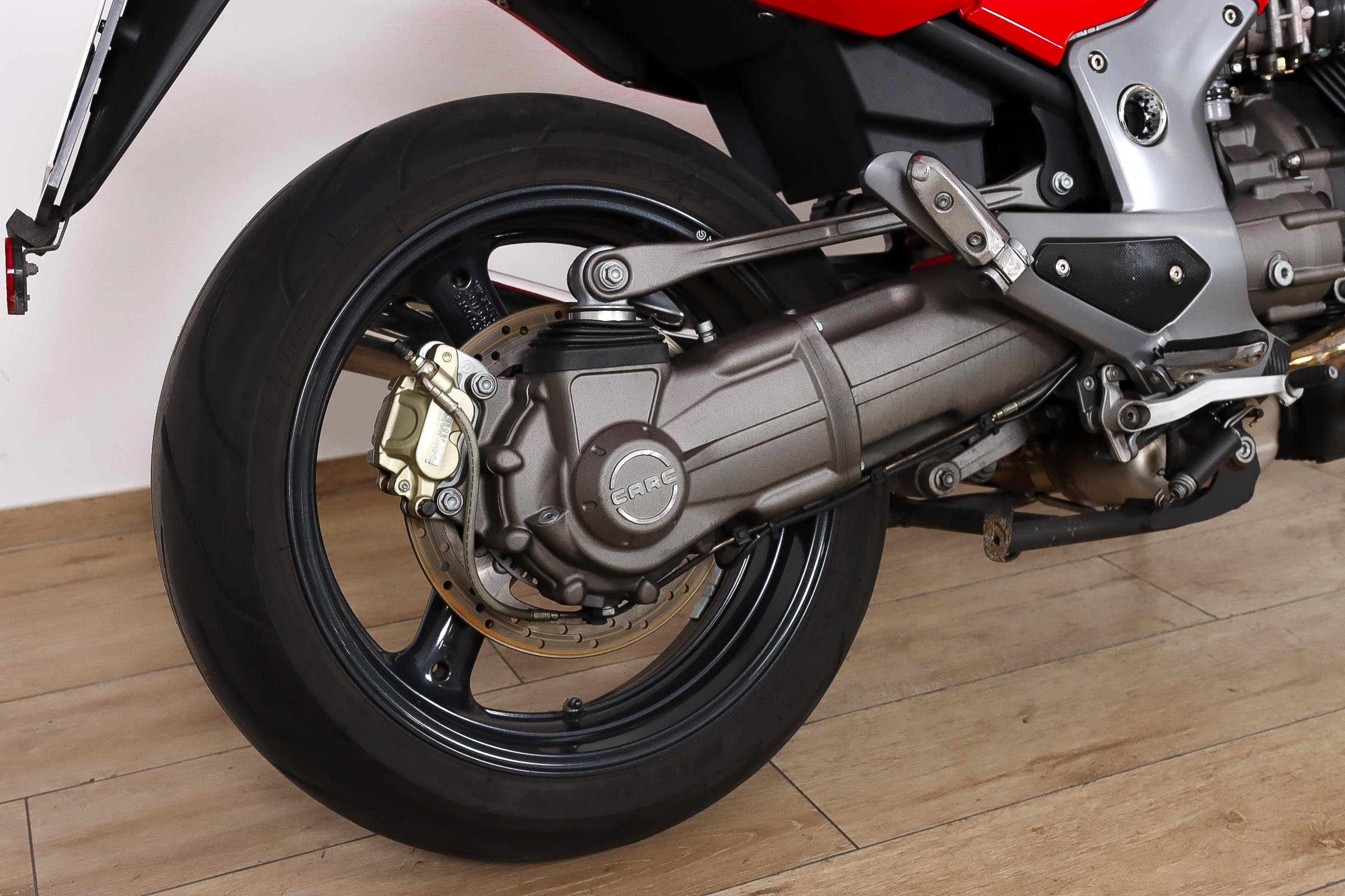 MOTO GUZZI Breva V1100MOTO GUZZI6 MOTO GUZZI Breva V1100MOTO GUZZI6