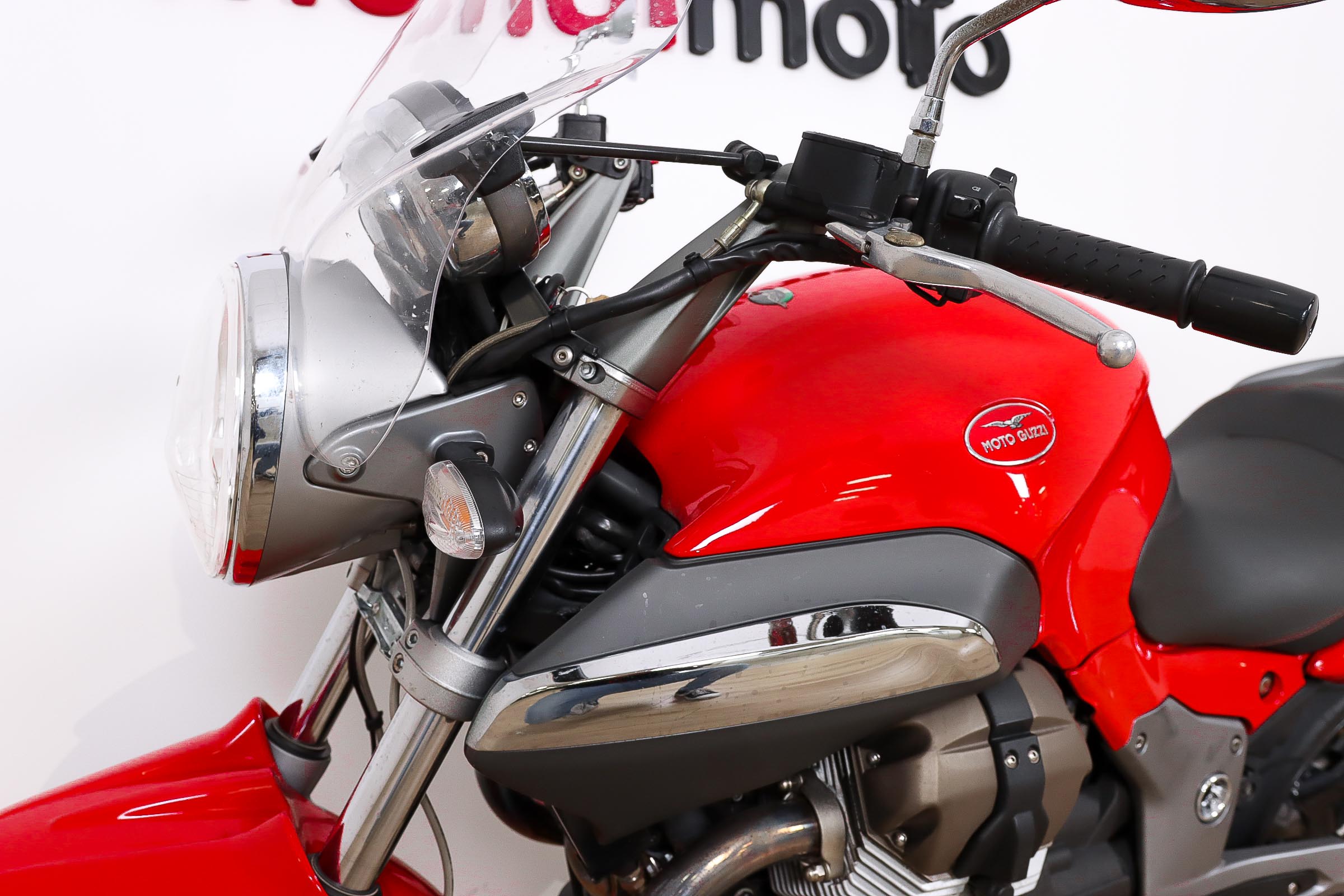 MOTO GUZZI Breva V1100MOTO GUZZI14 MOTO GUZZI Breva V1100MOTO GUZZI14