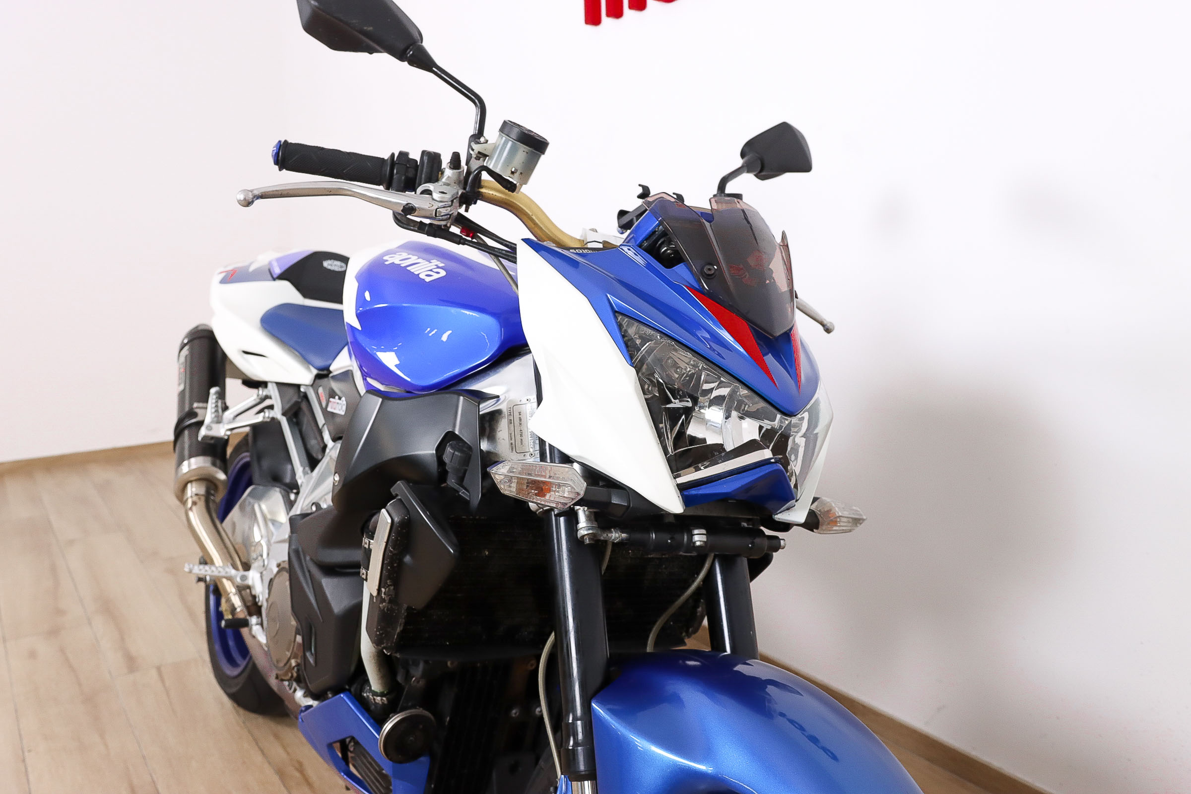 APRILIA Tuono 1000 RAPRILIA3 APRILIA Tuono 1000 RAPRILIA3