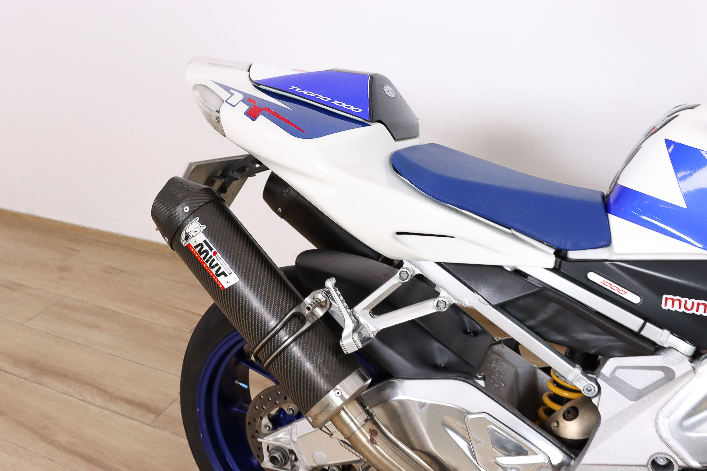 APRILIA Tuono 1000 RAPRILIA5 APRILIA Tuono 1000 RAPRILIA5