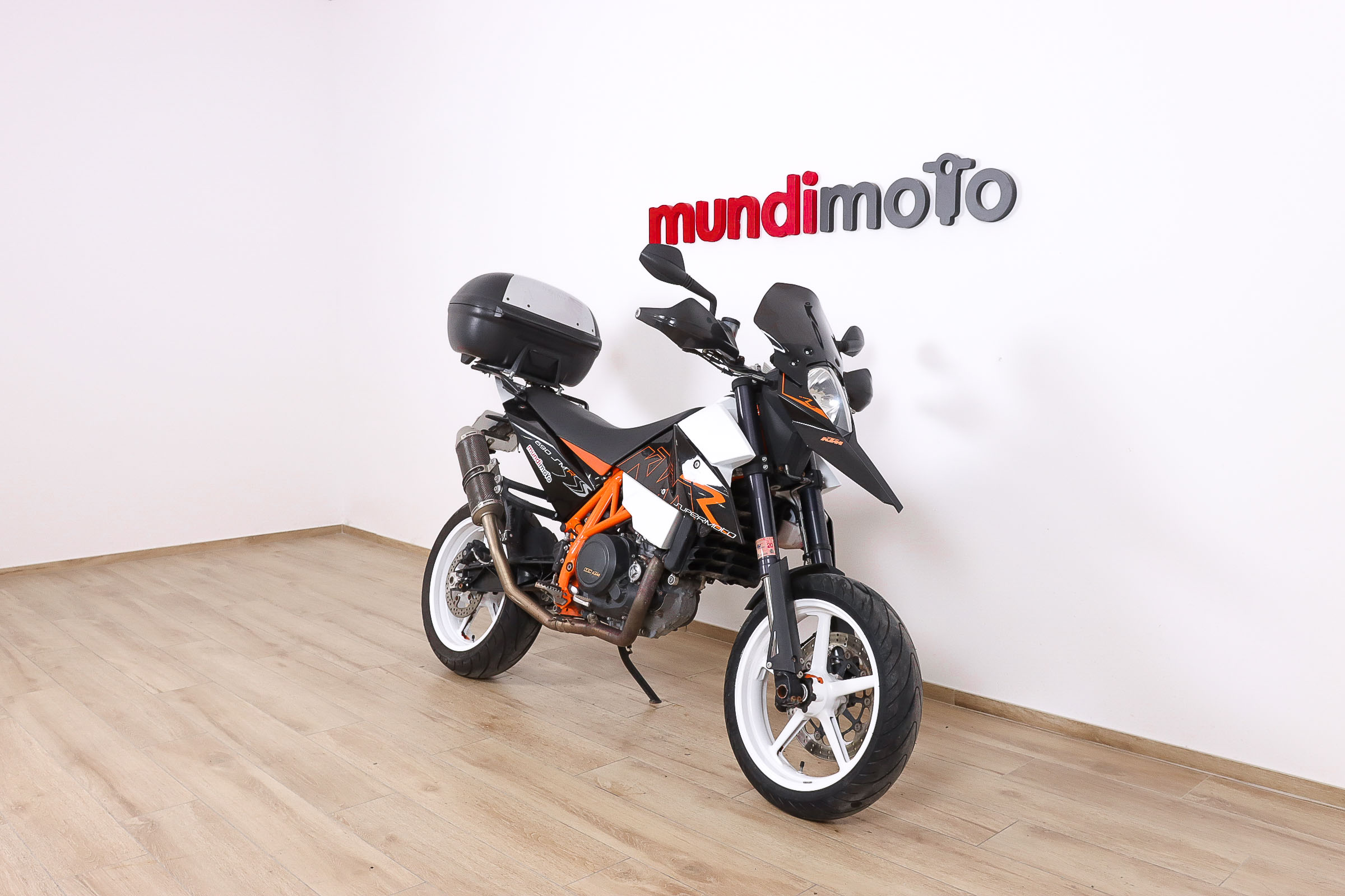 KTM 690 SUPERMOTO R promoKTM1 KTM 690 SUPERMOTO R promoKTM1