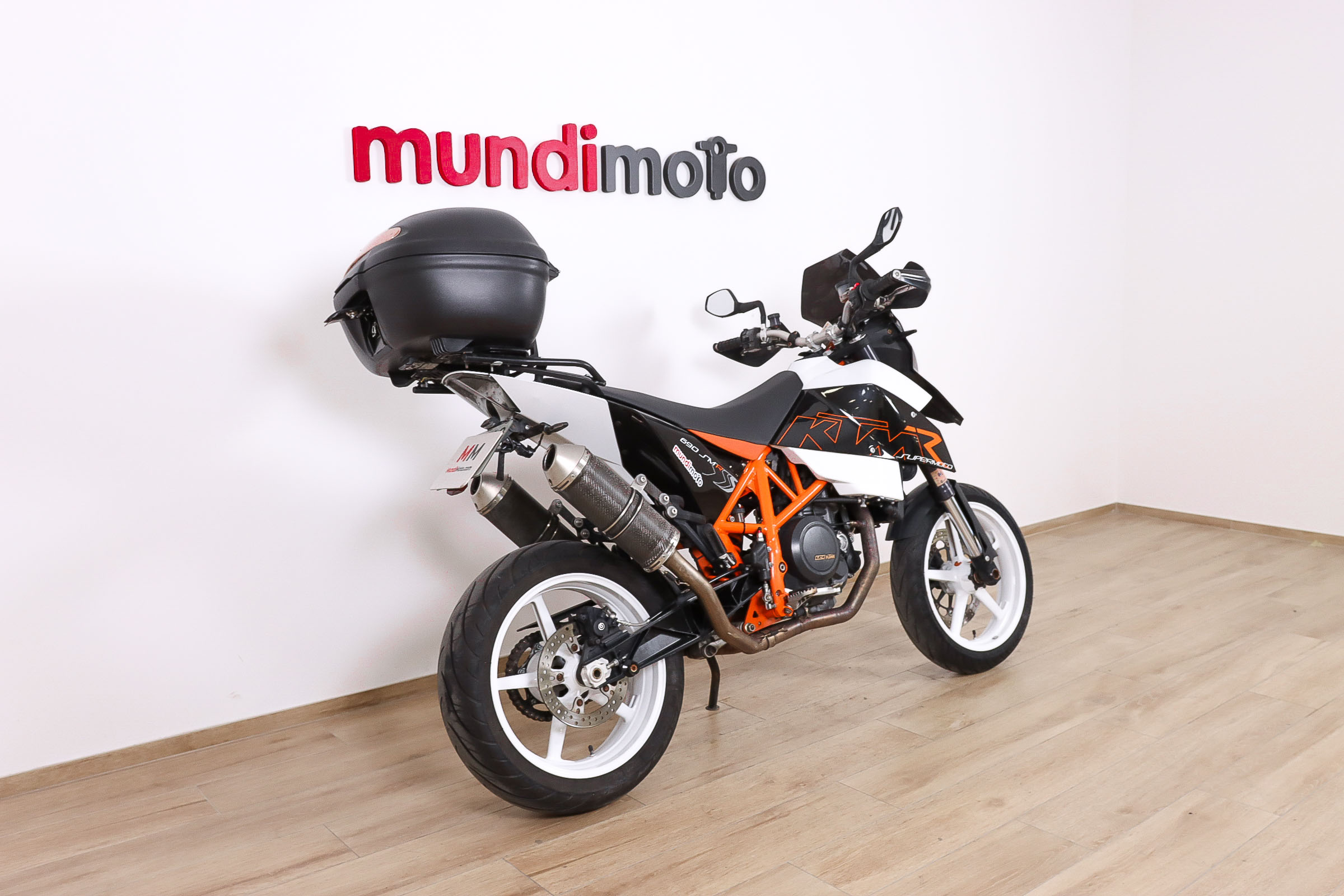 KTM 690 SUPERMOTO R promoKTM2 KTM 690 SUPERMOTO R promoKTM2