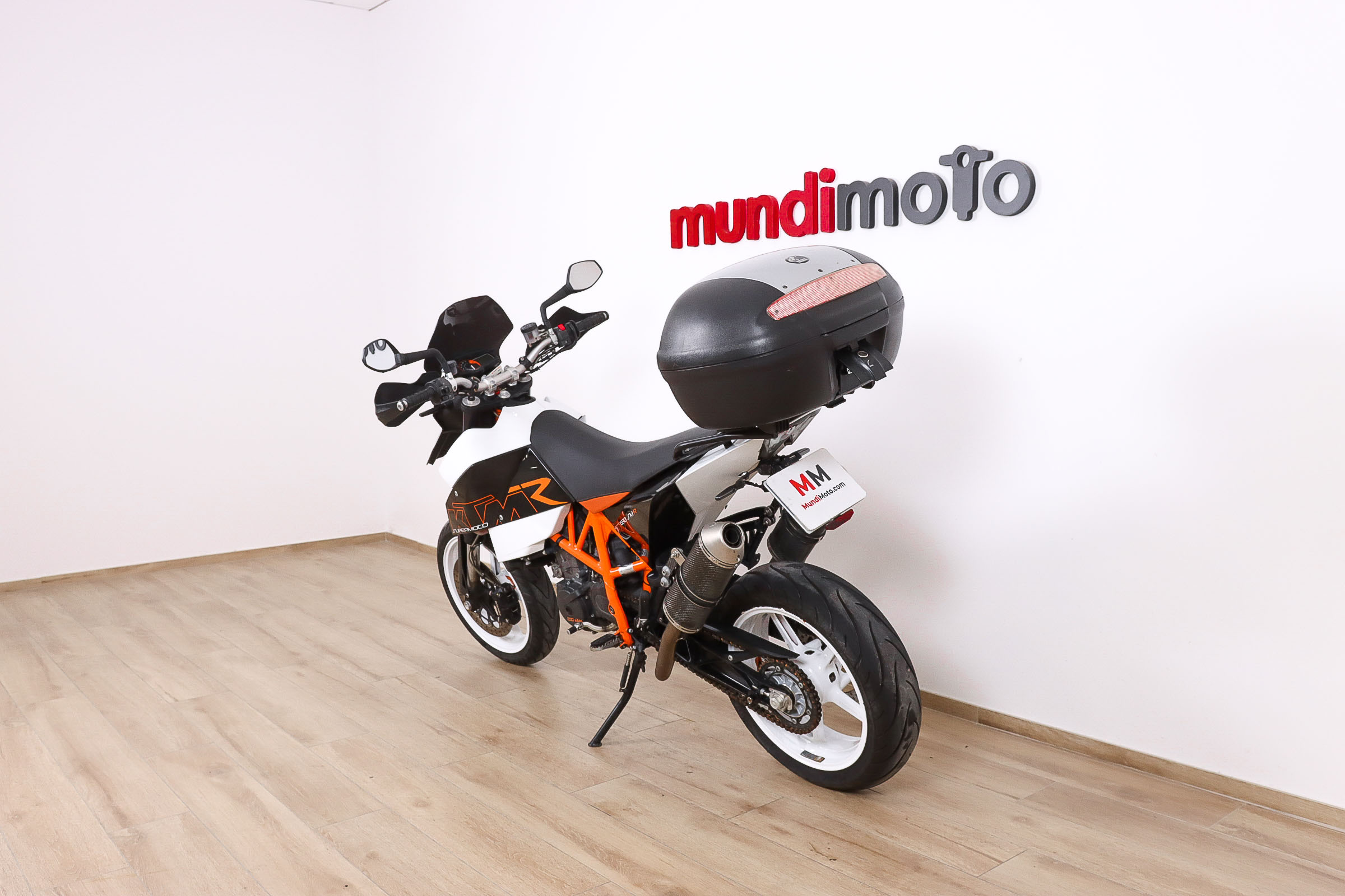KTM 690 SUPERMOTO R promoKTM6 KTM 690 SUPERMOTO R promoKTM6