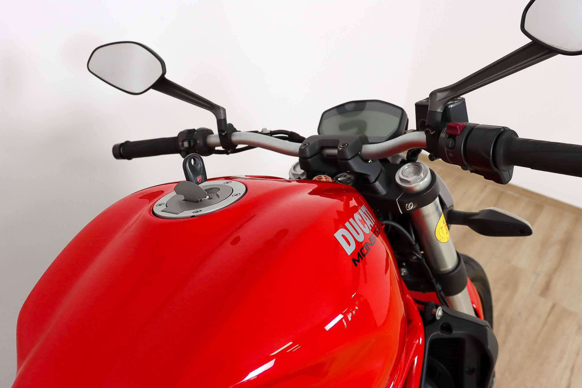 DUCATI Monster 821DUCATI4 DUCATI Monster 821DUCATI4