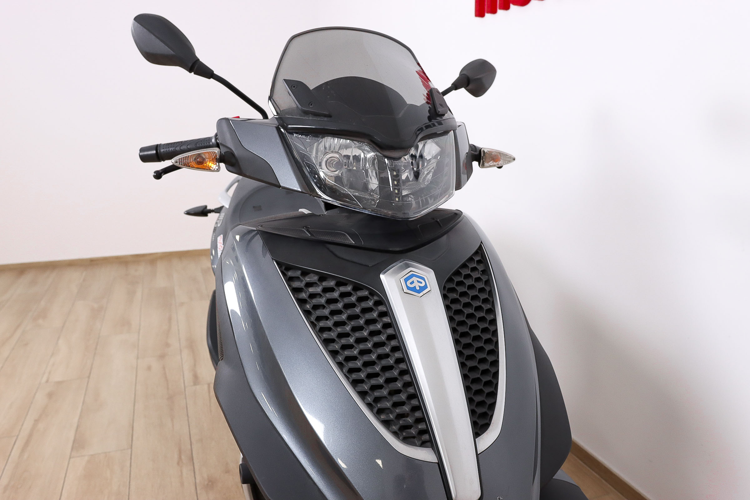 PIAGGIO MP3 Yourban 300 IEPIAGGIO4 PIAGGIO MP3 Yourban 300 IEPIAGGIO4