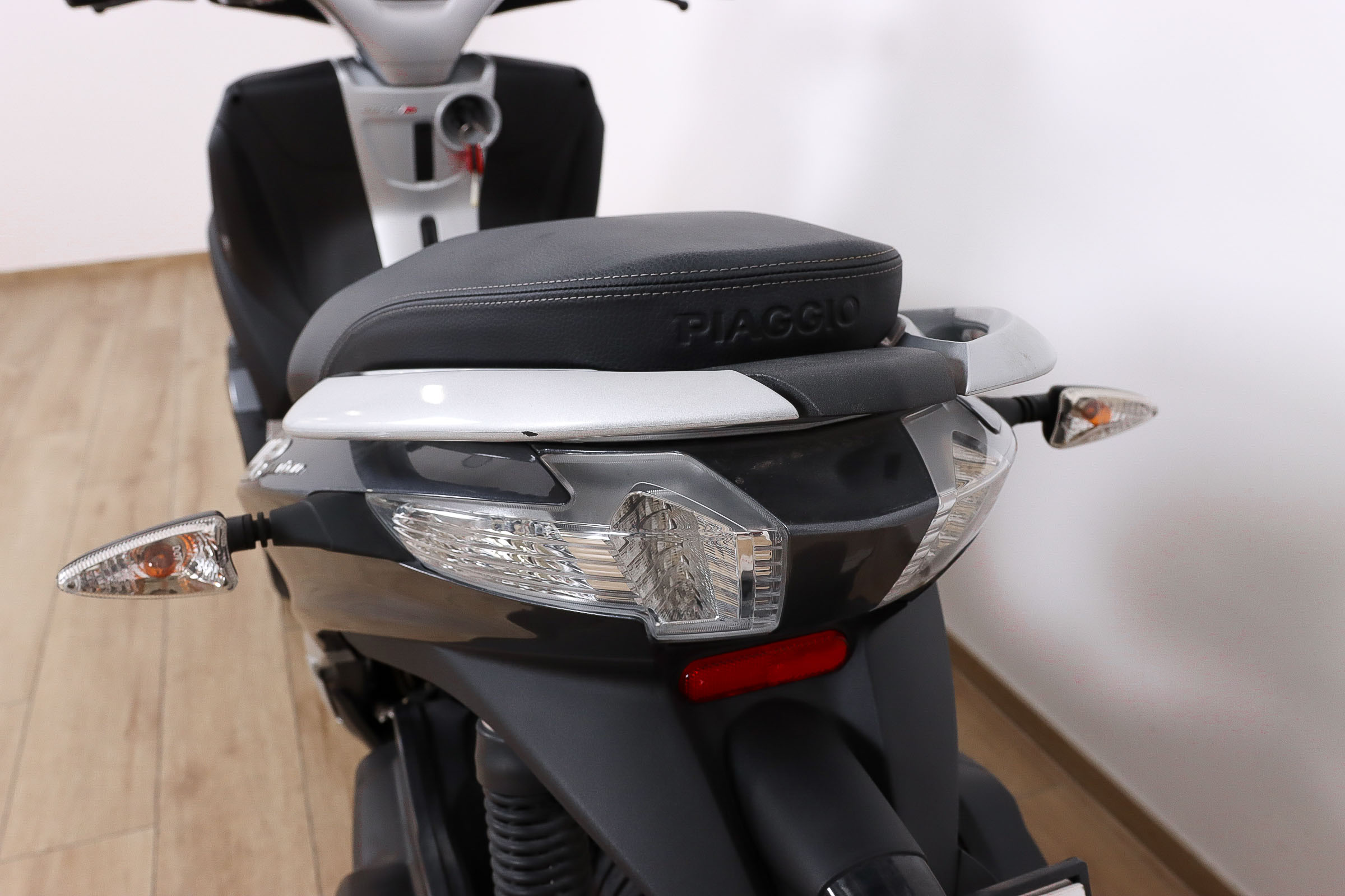 PIAGGIO MP3 Yourban 300 IEPIAGGIO11 PIAGGIO MP3 Yourban 300 IEPIAGGIO11