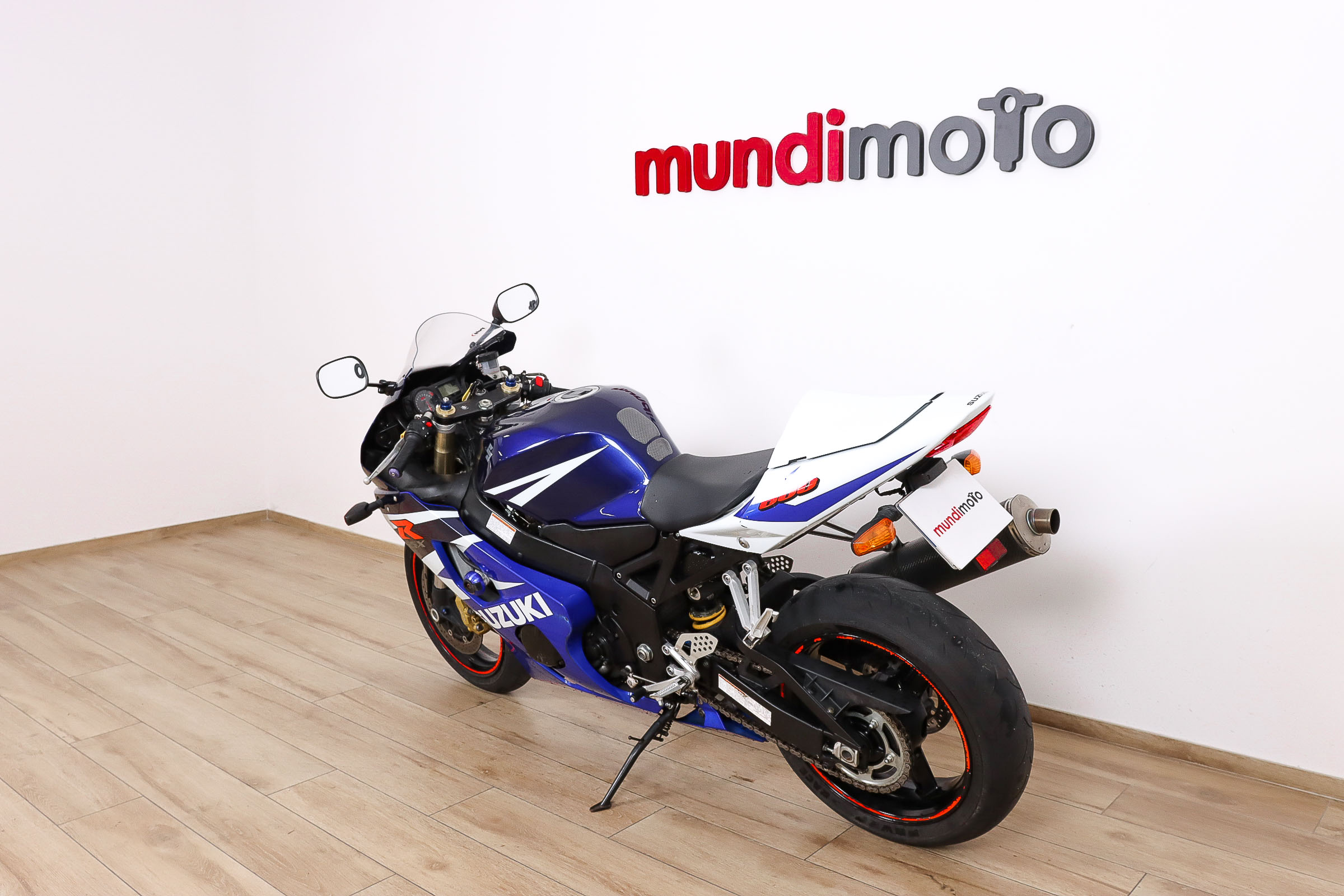 SUZUKI GSX R600SUZUKI8 SUZUKI GSX R600SUZUKI8