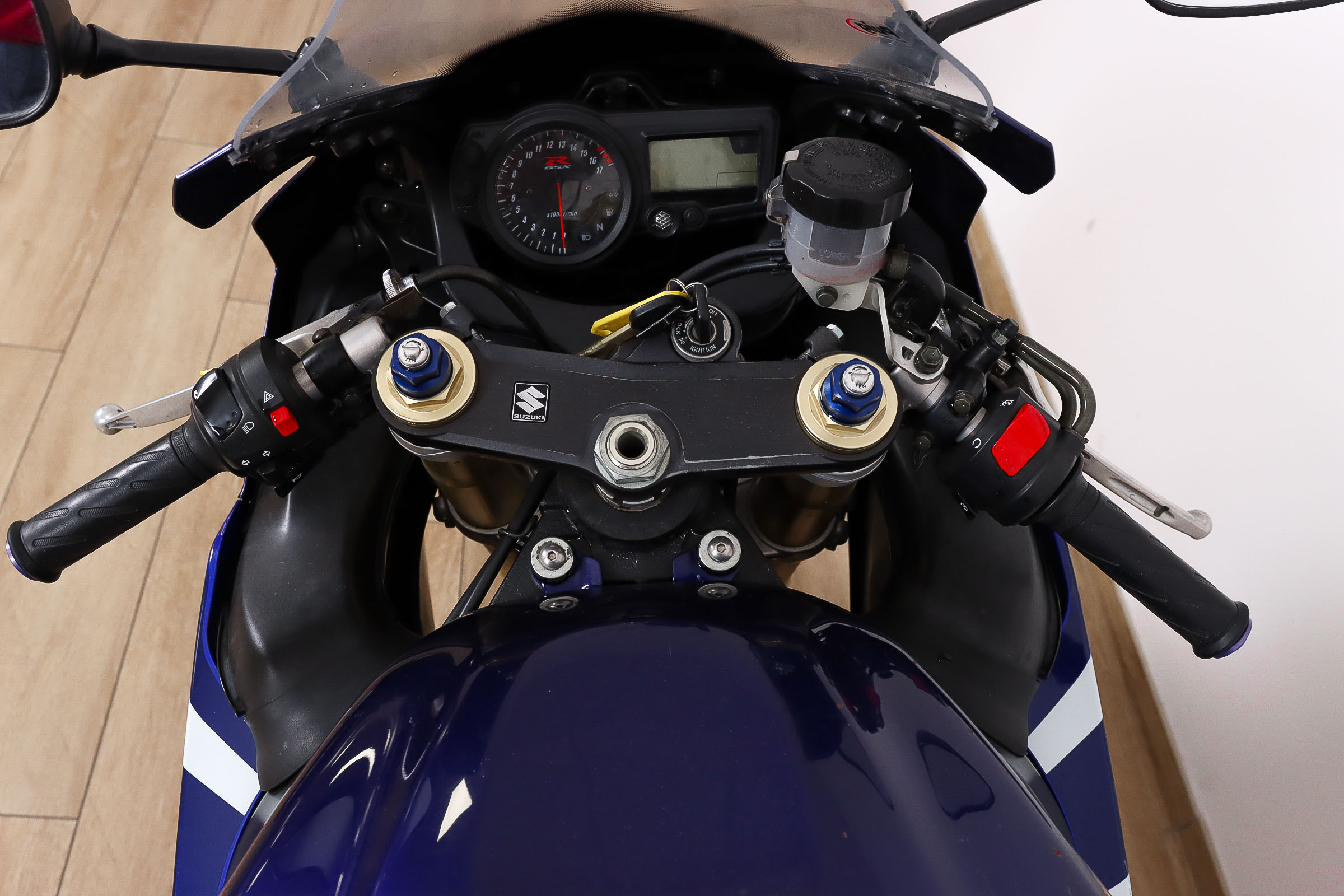 SUZUKI GSX R600SUZUKI11 SUZUKI GSX R600SUZUKI11