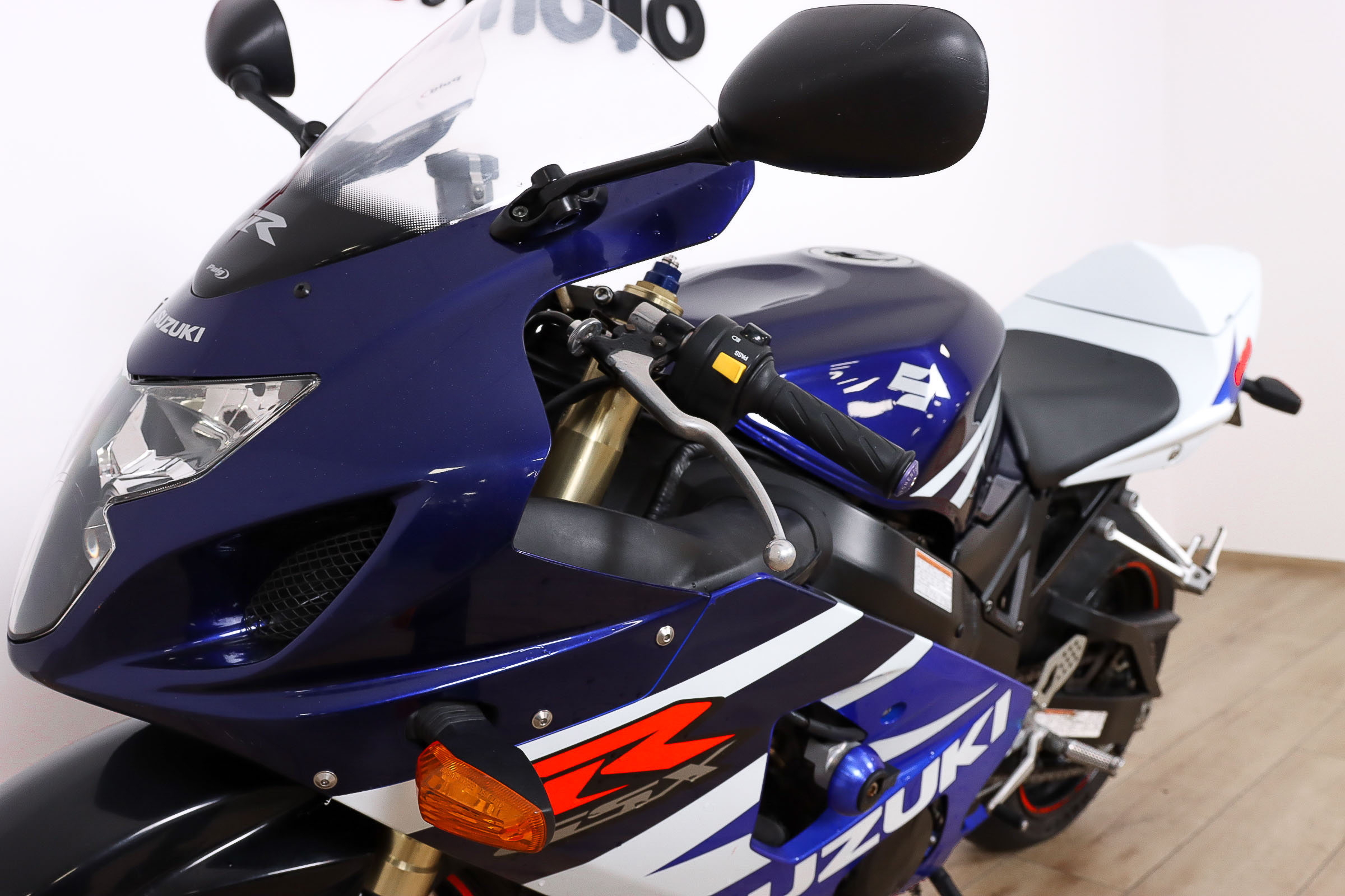 SUZUKI GSX R600SUZUKI15 SUZUKI GSX R600SUZUKI15