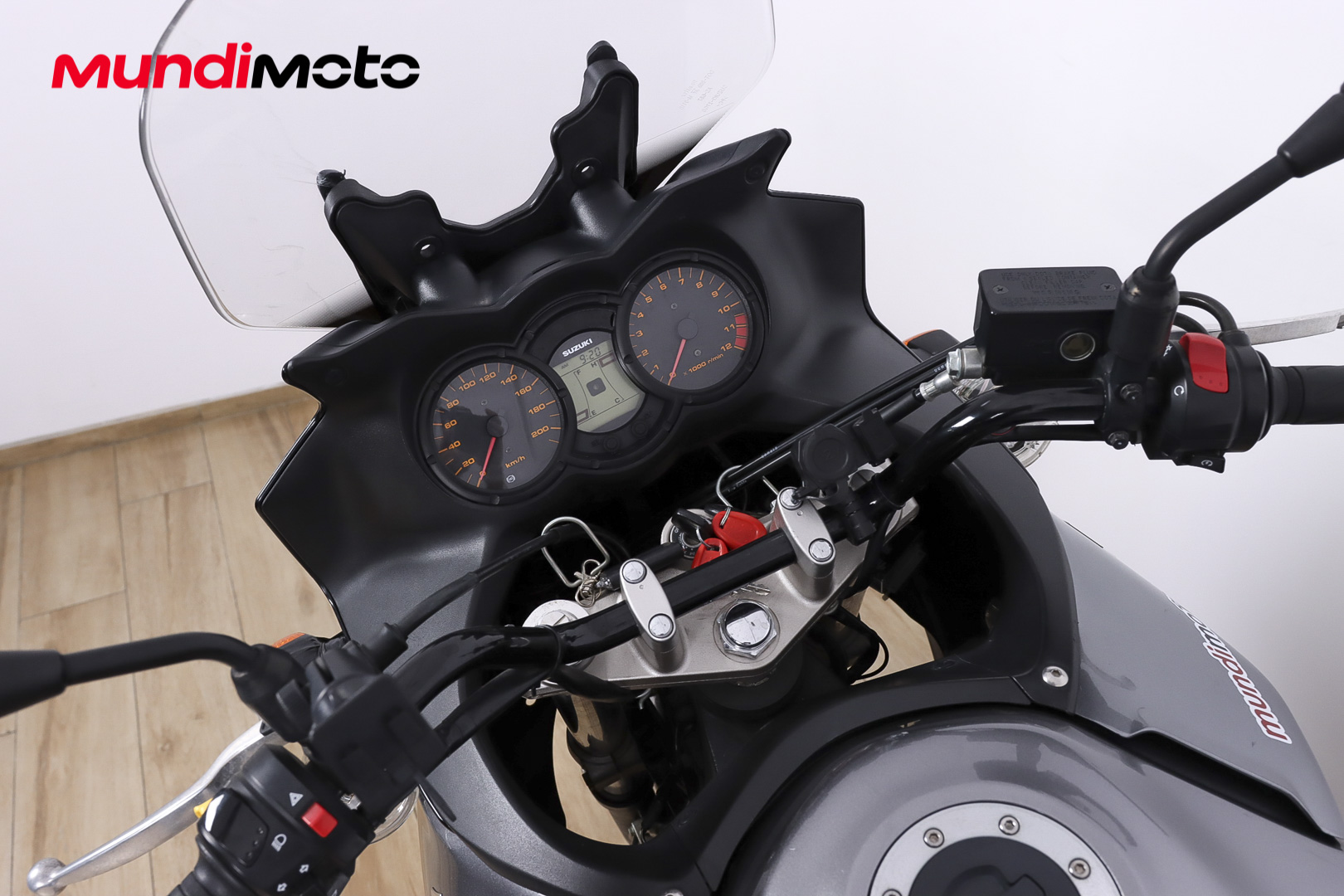 SUZUKI V-Strom 650SUZUKI9 SUZUKI V-Strom 650SUZUKI9